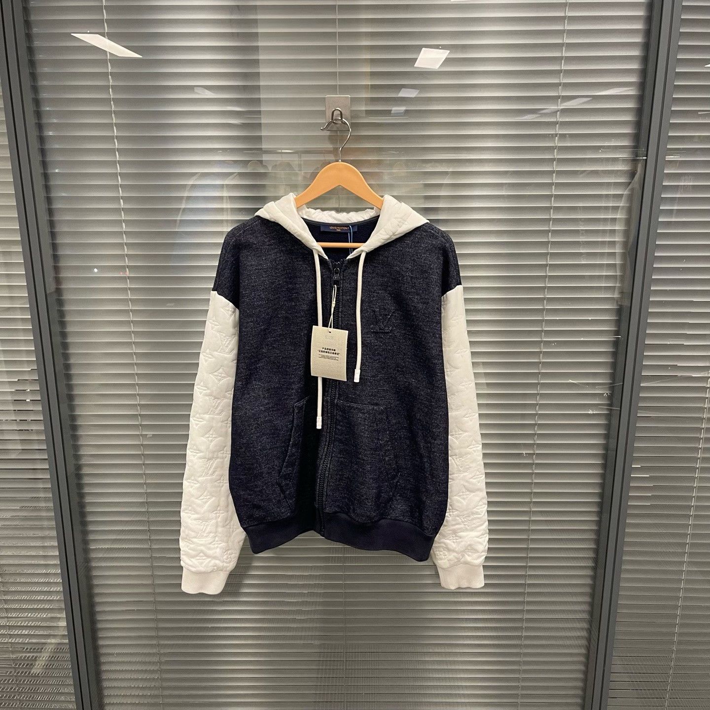 Louis Vuitton Louis Vuitton Monogram Sleeve Zip Hoodie US L Size US L / EU 52-54 / 3 - 2 Thumbnail