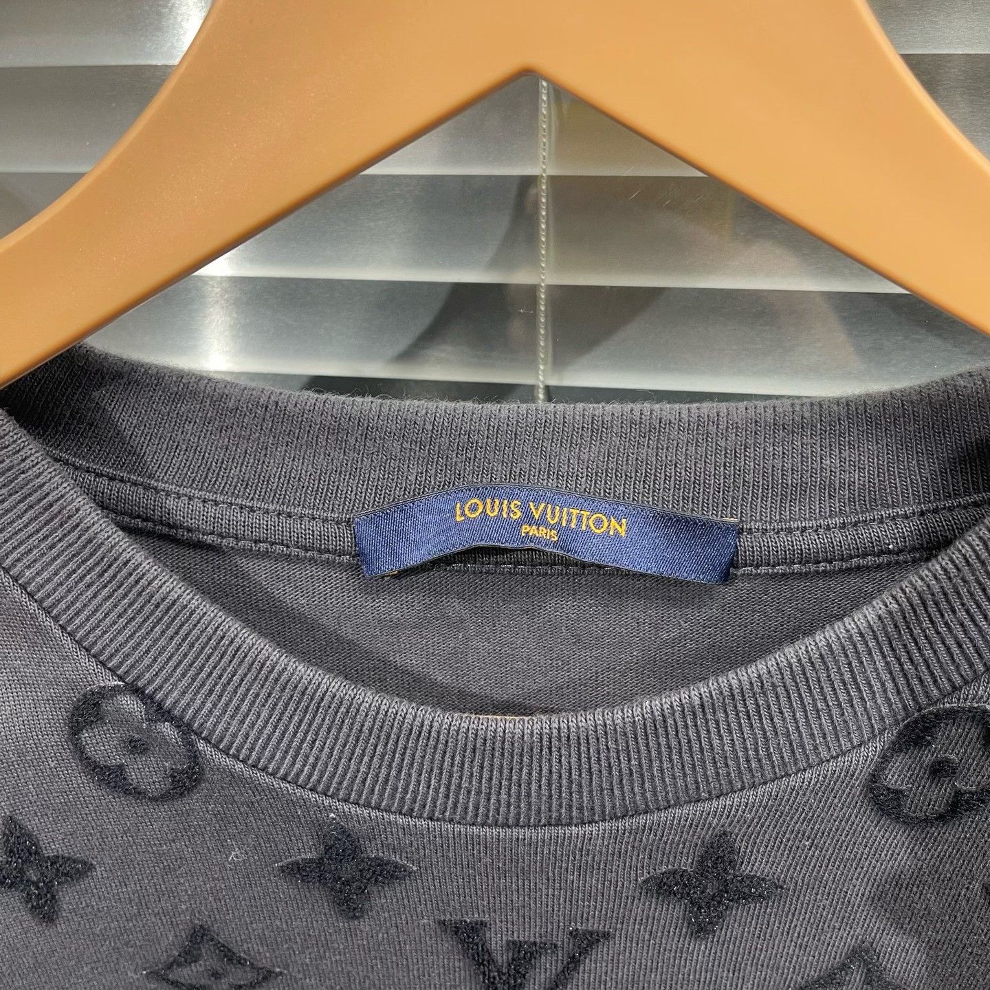 Louis Vuitton Louis Vuitton Monogram Flocked T-Shirt L Size US L / EU 52-54 / 3 - 4 Thumbnail