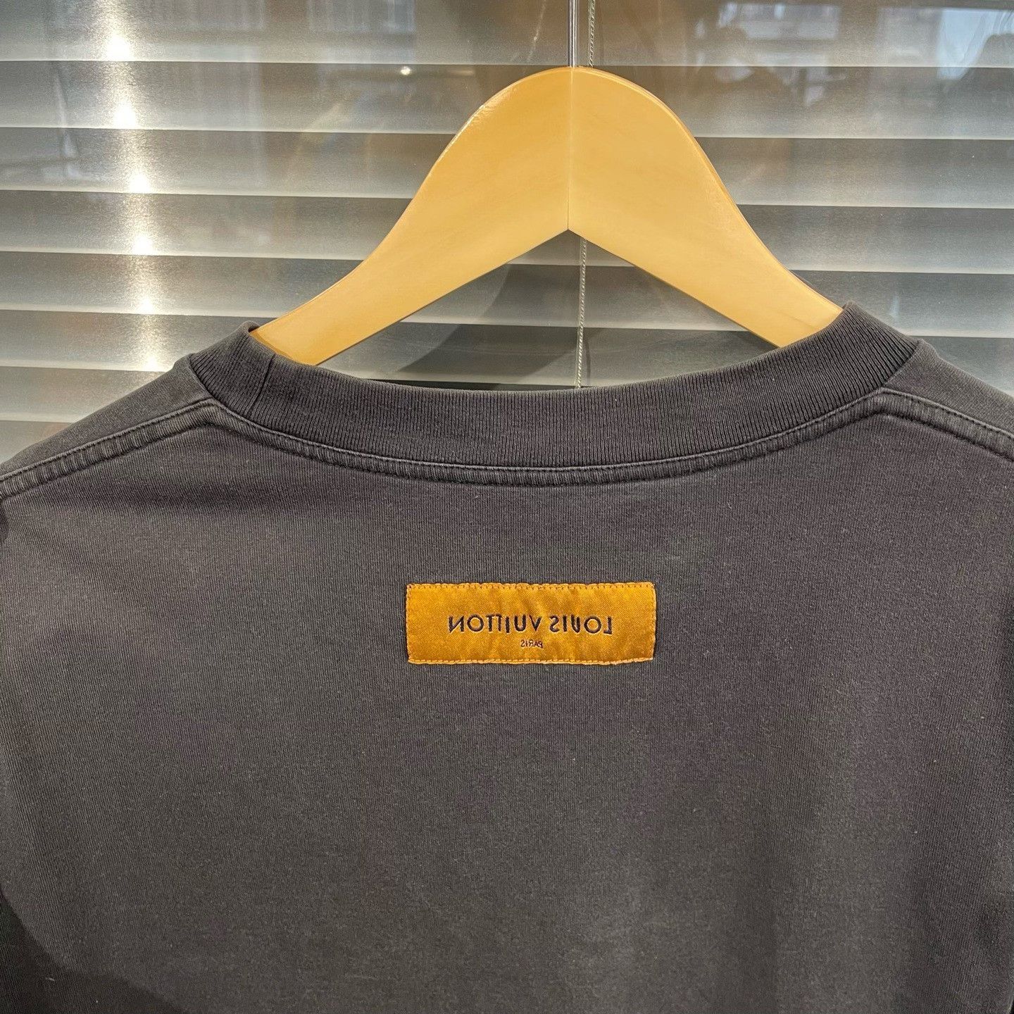Louis Vuitton Louis Vuitton Embossed Logo T-Shirt Size L Size US L / EU 52-54 / 3 - 6 Thumbnail