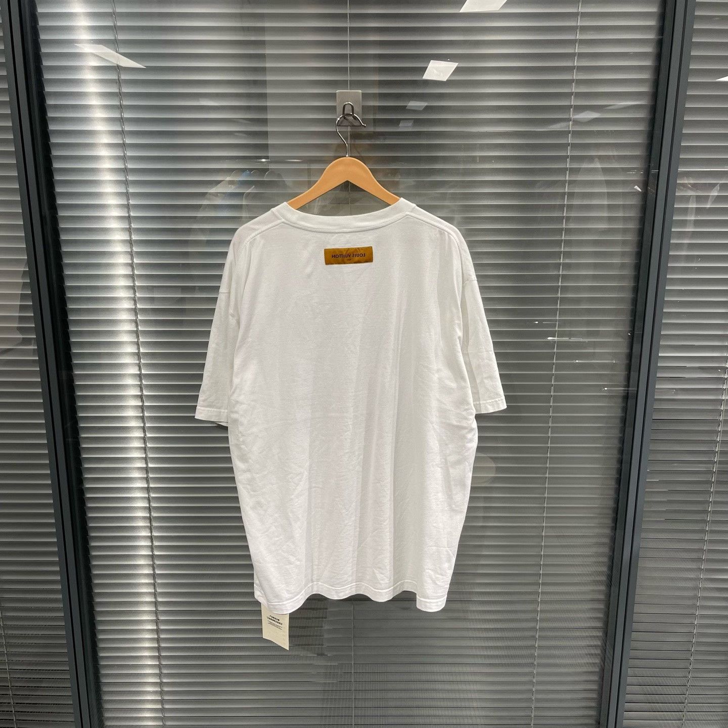 Louis Vuitton Louis Vuitton Pigeon Graphic Print T-Shirt 4L Size US XXL / EU 58 / 5 - 3 Thumbnail