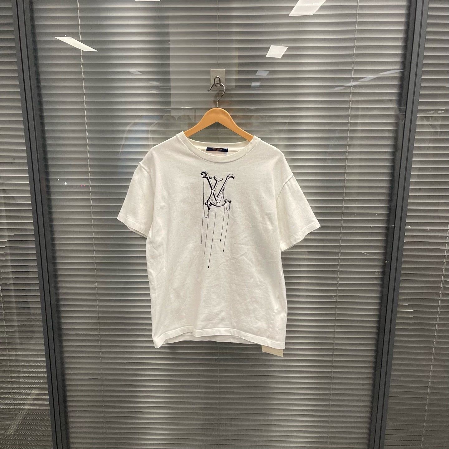 Louis Vuitton Louis Vuitton Embroidered Logo T-Shirt Size M Size US M / EU 48-50 / 2 - 2 Thumbnail