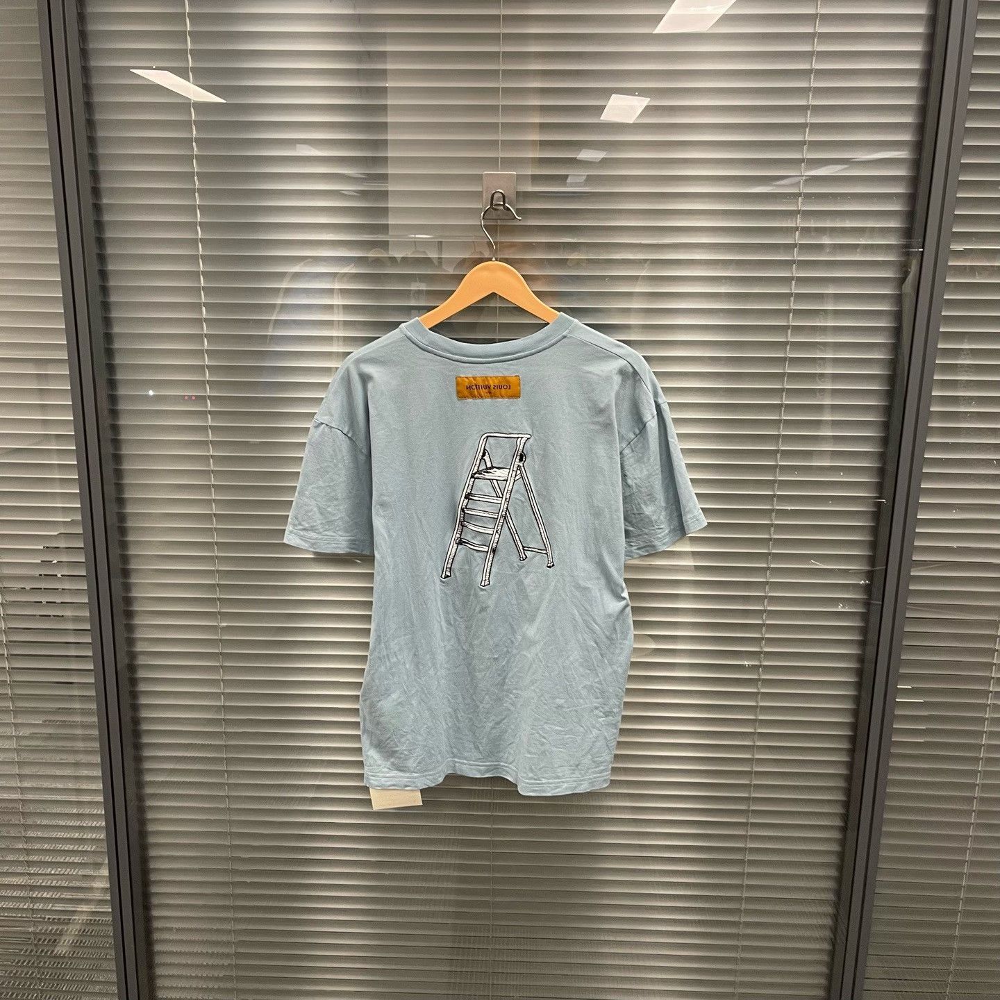 Louis Vuitton Louis Vuitton Hammer & Axe Embroidered T-Shirt S Size US S / EU 44-46 / 1 - 3 Thumbnail