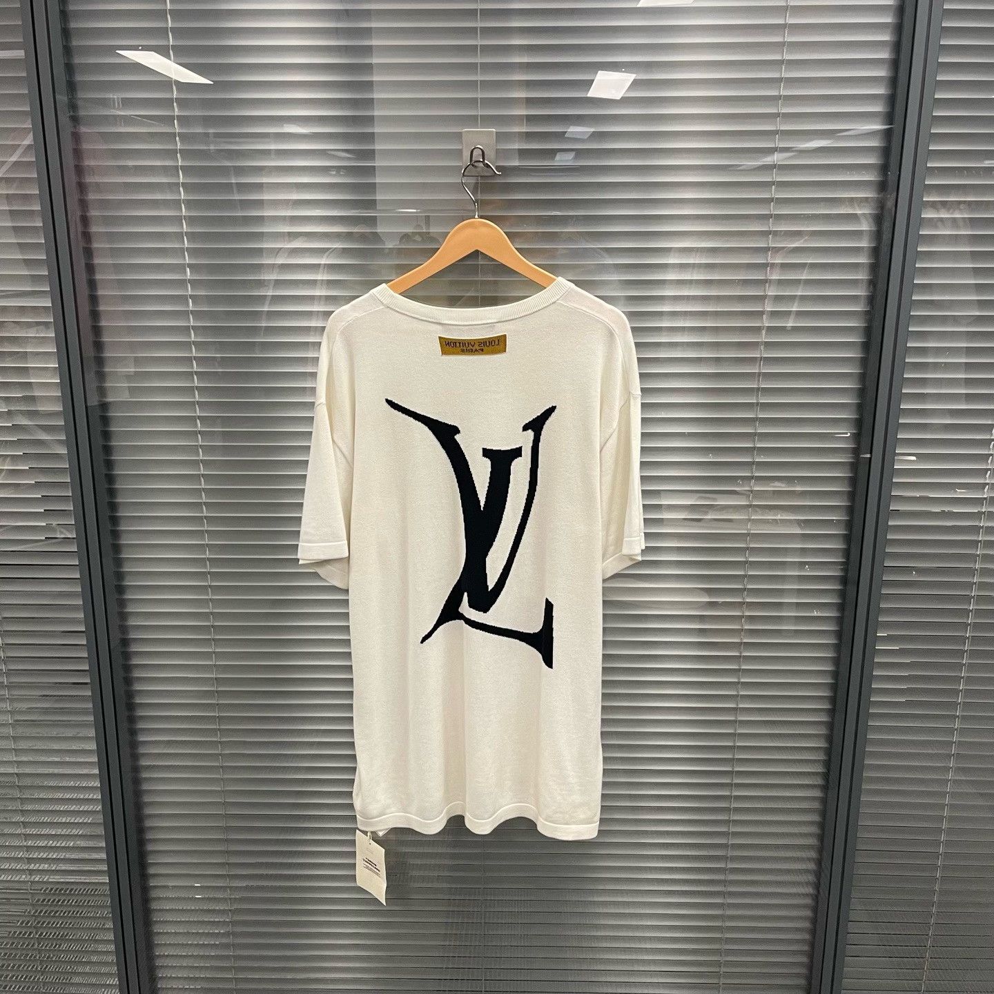 Louis Vuitton Louis Vuitton Back LV Logo End Goal T-Shirt XL Size US XL / EU 56 / 4 - 2 Thumbnail