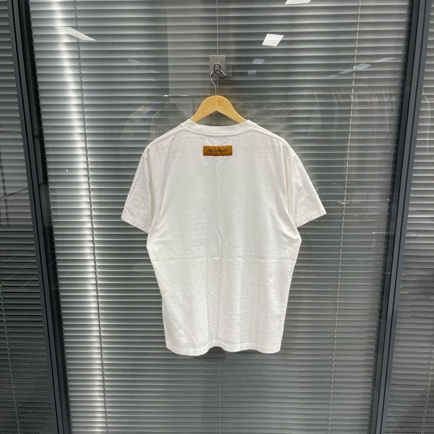 Louis Vuitton Louis Vuitton House Graphic Print T-Shirt Size L Size US L / EU 52-54 / 3 - 3 Thumbnail