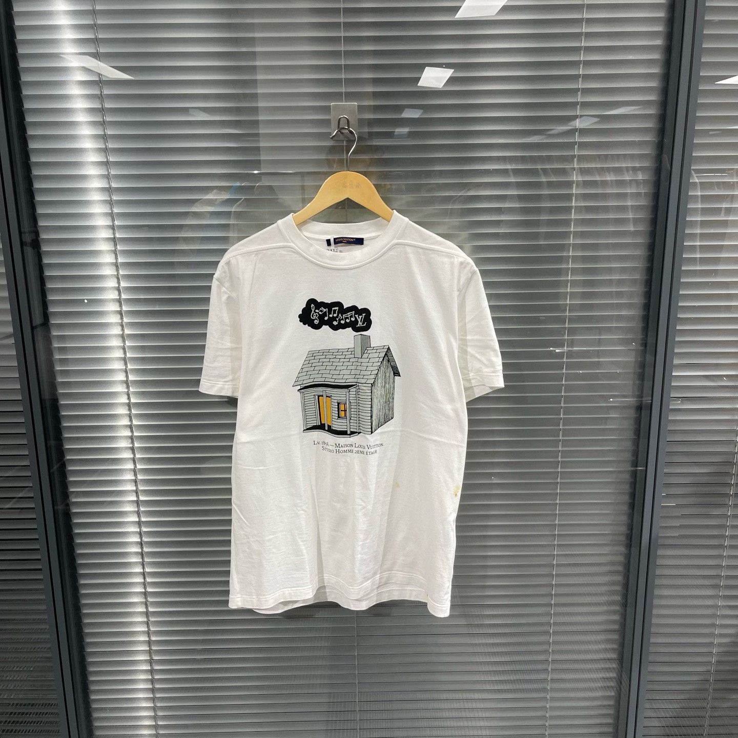 Louis Vuitton Louis Vuitton House Graphic Print T-Shirt Size L Size US L / EU 52-54 / 3 - 2 Thumbnail
