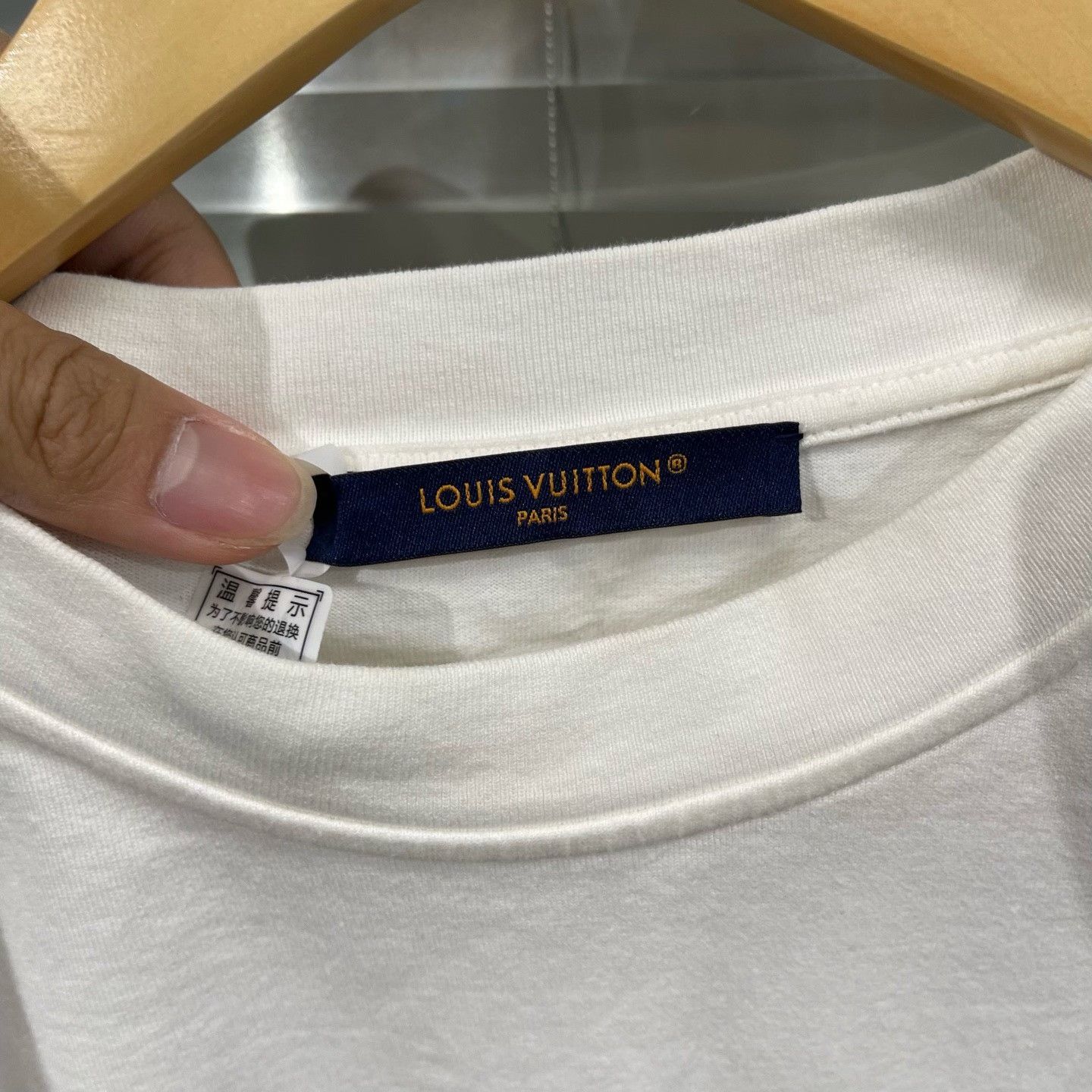 Louis Vuitton Louis Vuitton House Graphic Print T-Shirt Size L Size US L / EU 52-54 / 3 - 4 Thumbnail