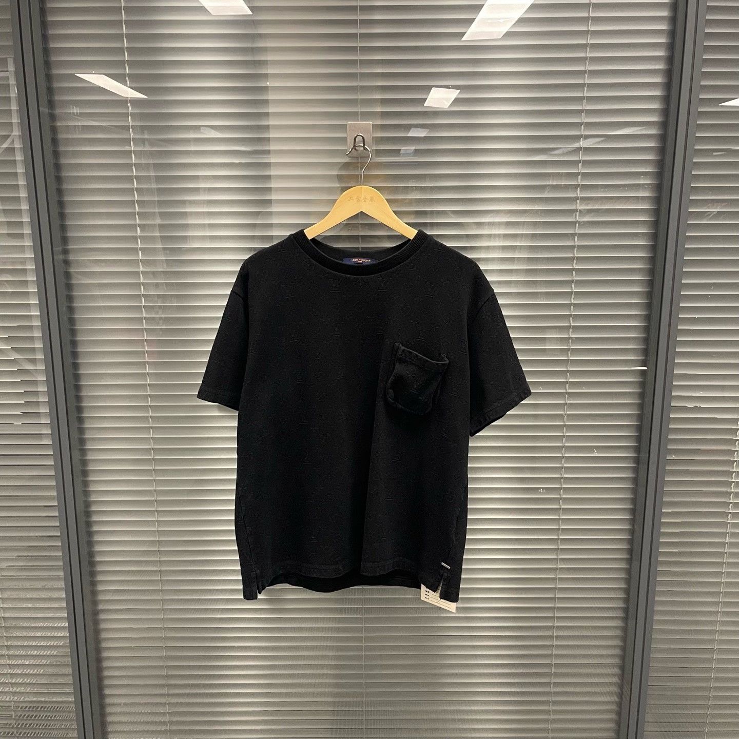 Louis Vuitton Louis Vuitton Monogram Pocket T-Shirt Size XL Size US XL / EU 56 / 4 - 2 Thumbnail