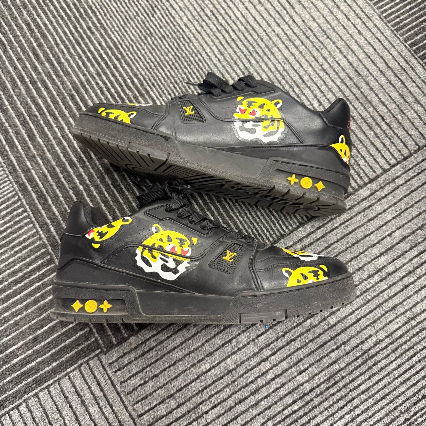 Louis Vuitton Louis Vuitton Tiger Print Trainer Sneakers 8 Size US 8 / EU 41 - 3 Thumbnail