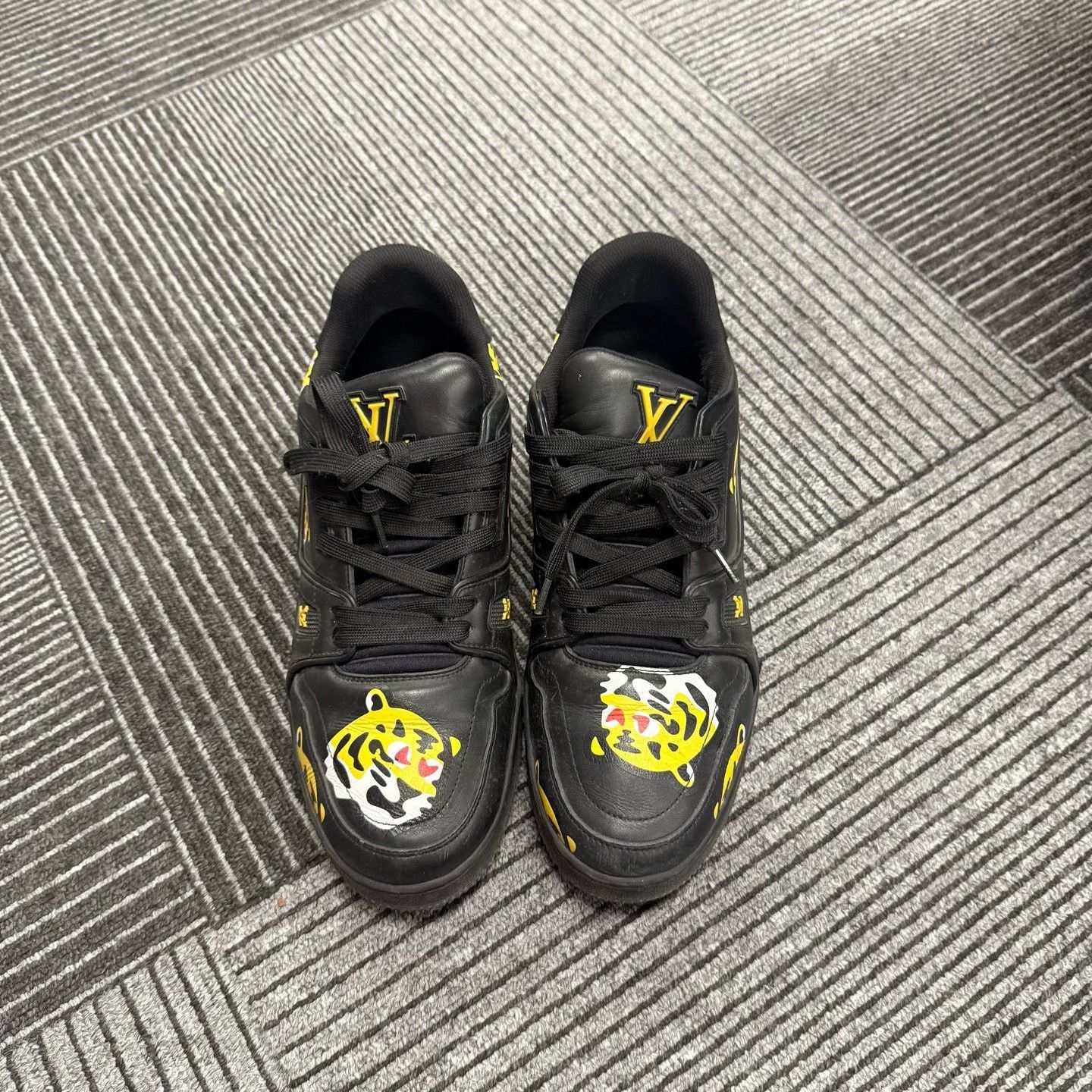 Louis Vuitton Louis Vuitton Tiger Print Trainer Sneakers 8 Size US 8 / EU 41 - 5 Thumbnail