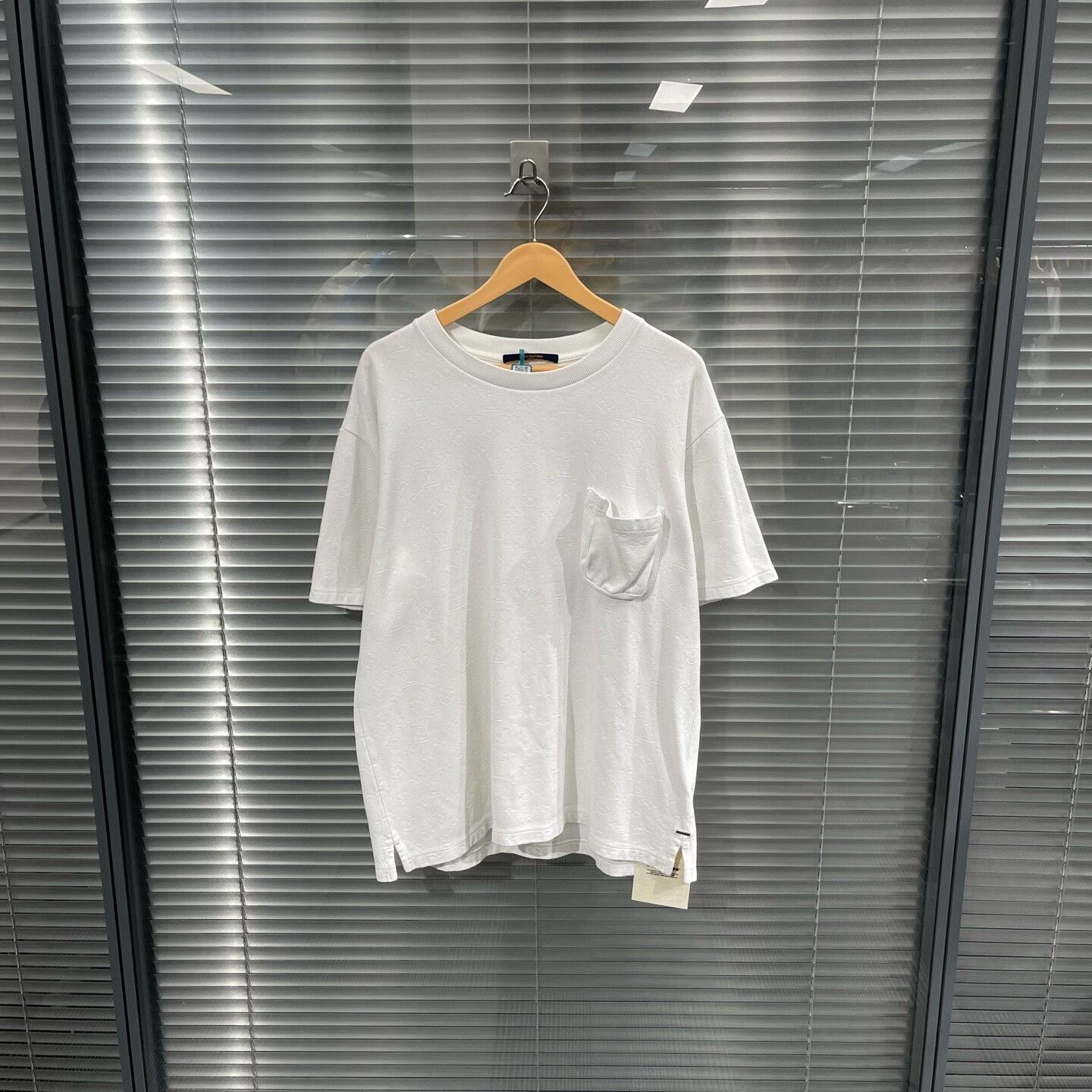 Louis Vuitton Louis Vuitton Monogram Pocket T-Shirt XL Size US XL / EU 56 / 4 - 2 Thumbnail