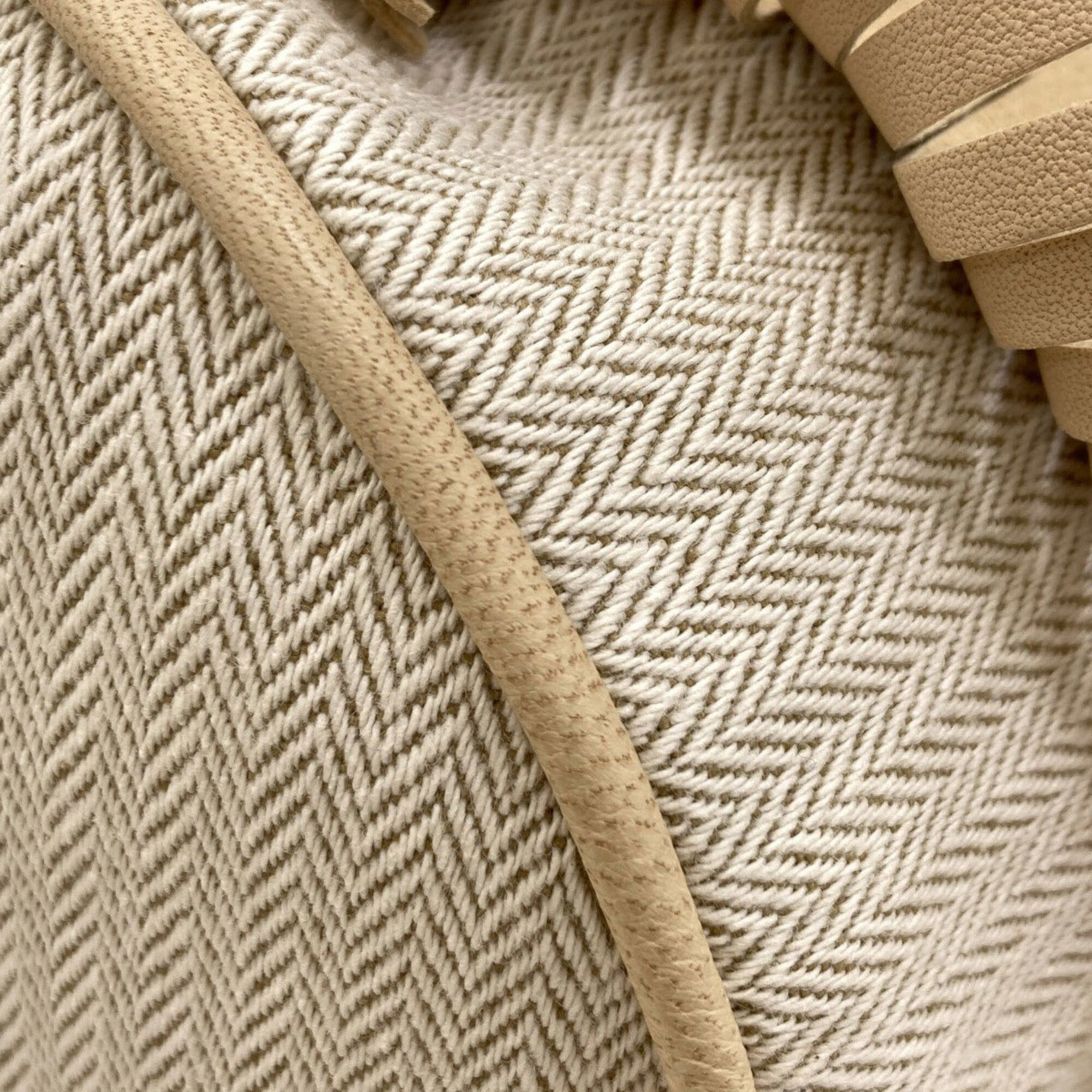 Hermes Hermes Tipi Shoulder Bag, Canvas, Women's Size ONE SIZE - 15 Thumbnail