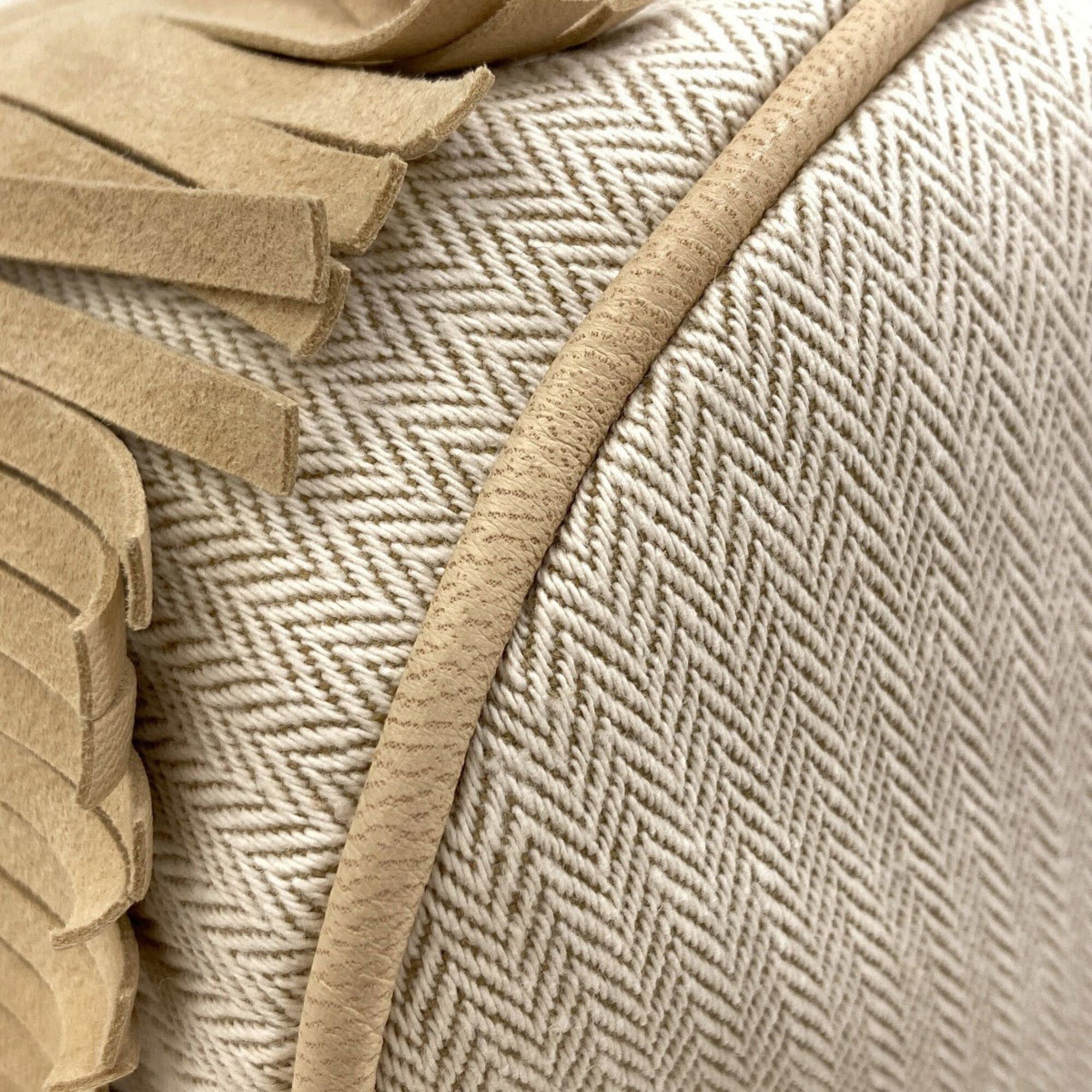 Hermes Hermes Tipi Shoulder Bag, Canvas, Women's Size ONE SIZE - 16 Thumbnail