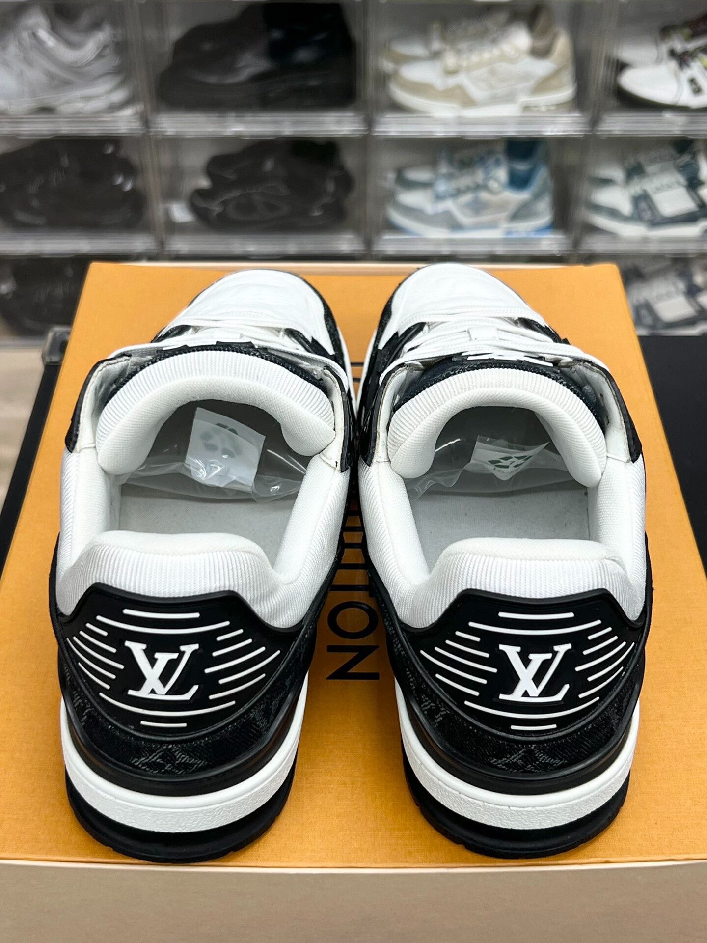 Louis Vuitton Louis Vuitton Training Denim Black Lowtop Sneakers 8 Men Size US 8 / EU 41 - 7 Thumbnail