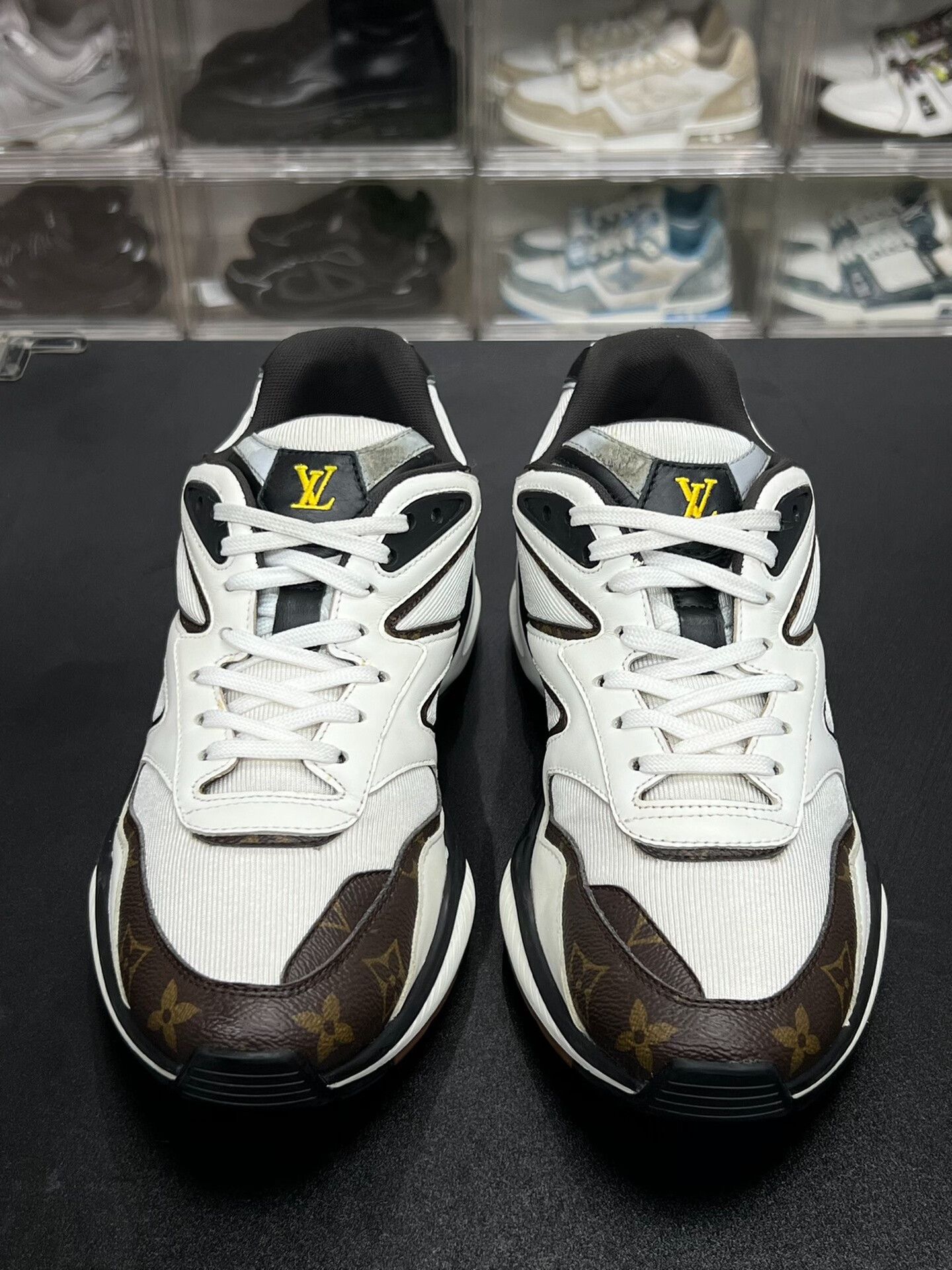 Louis Vuitton Louis Vuitton Running Brown Lowtop Sneakers 5 Men Size US 5 / EU 37 - 2 Thumbnail