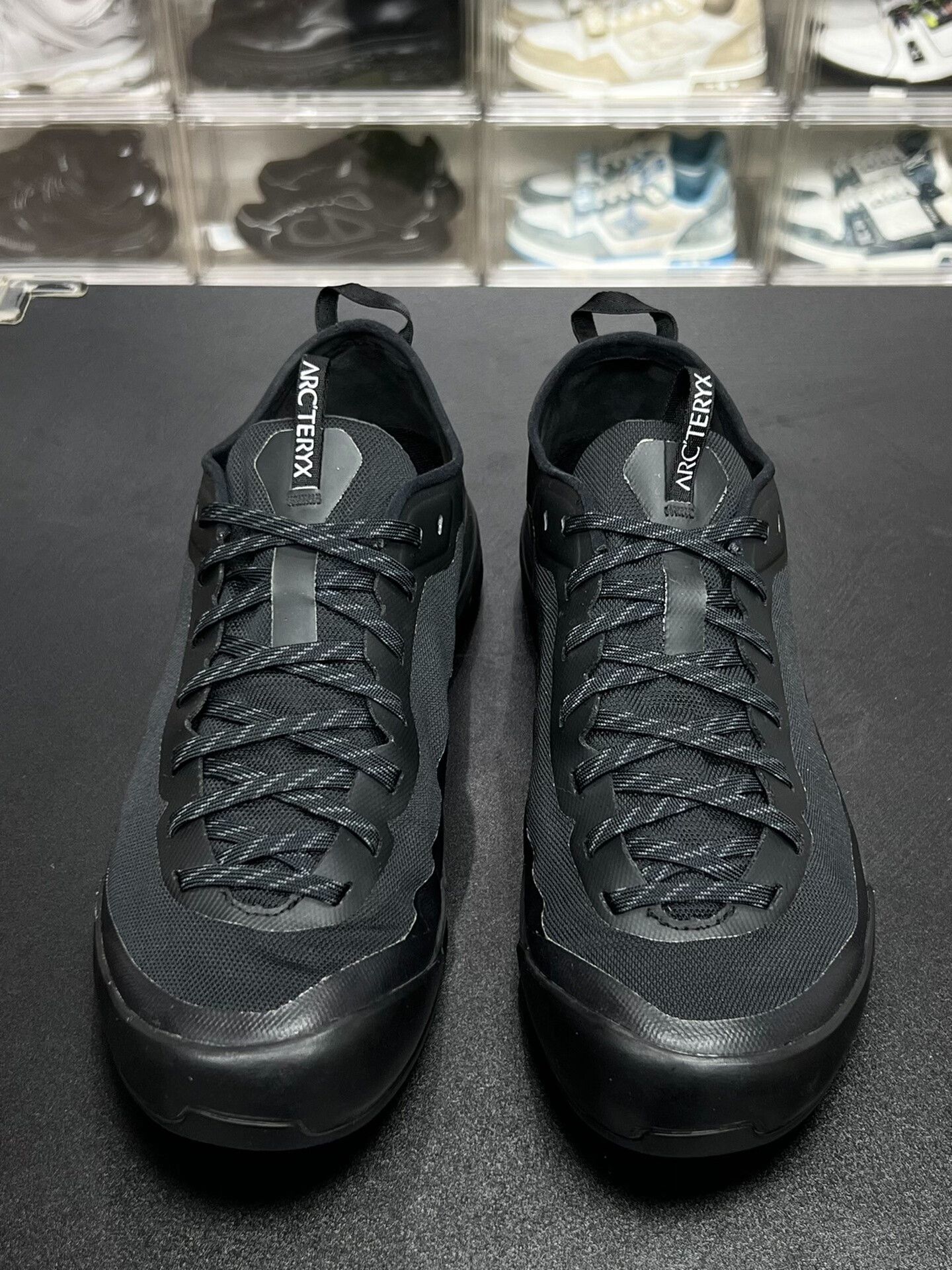 Arc'teryx Arc'teryx Black Lowtop Sneakers 9.5 Men Size US 9.5 / EU 42-43 - 2 Thumbnail