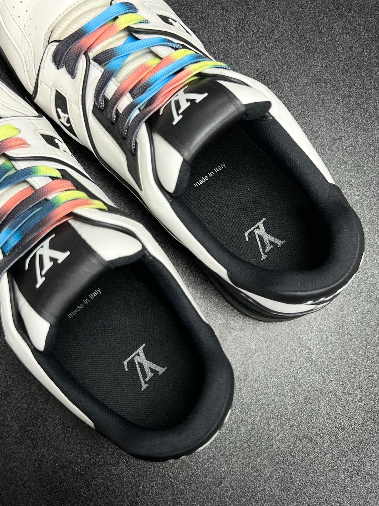 Louis Vuitton Louis Vuitton Training White Lowtop Sneakers 10 Men Size US 10 / EU 43 - 4 Thumbnail