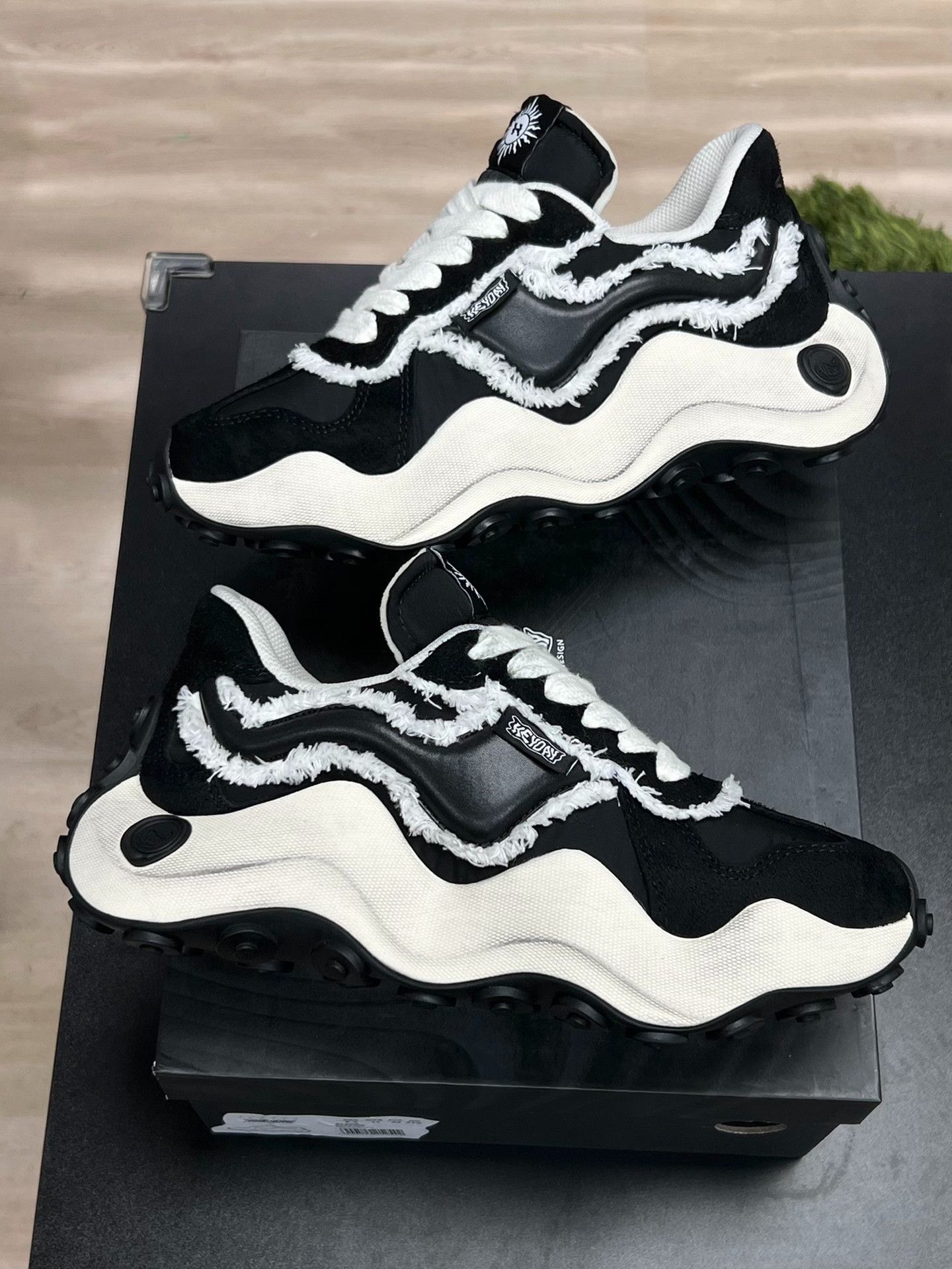 Yohji Yamamoto Yohji Yamamoto Lowtop Sneakers 9 Men Size US 9 / EU 42 - 5 Thumbnail