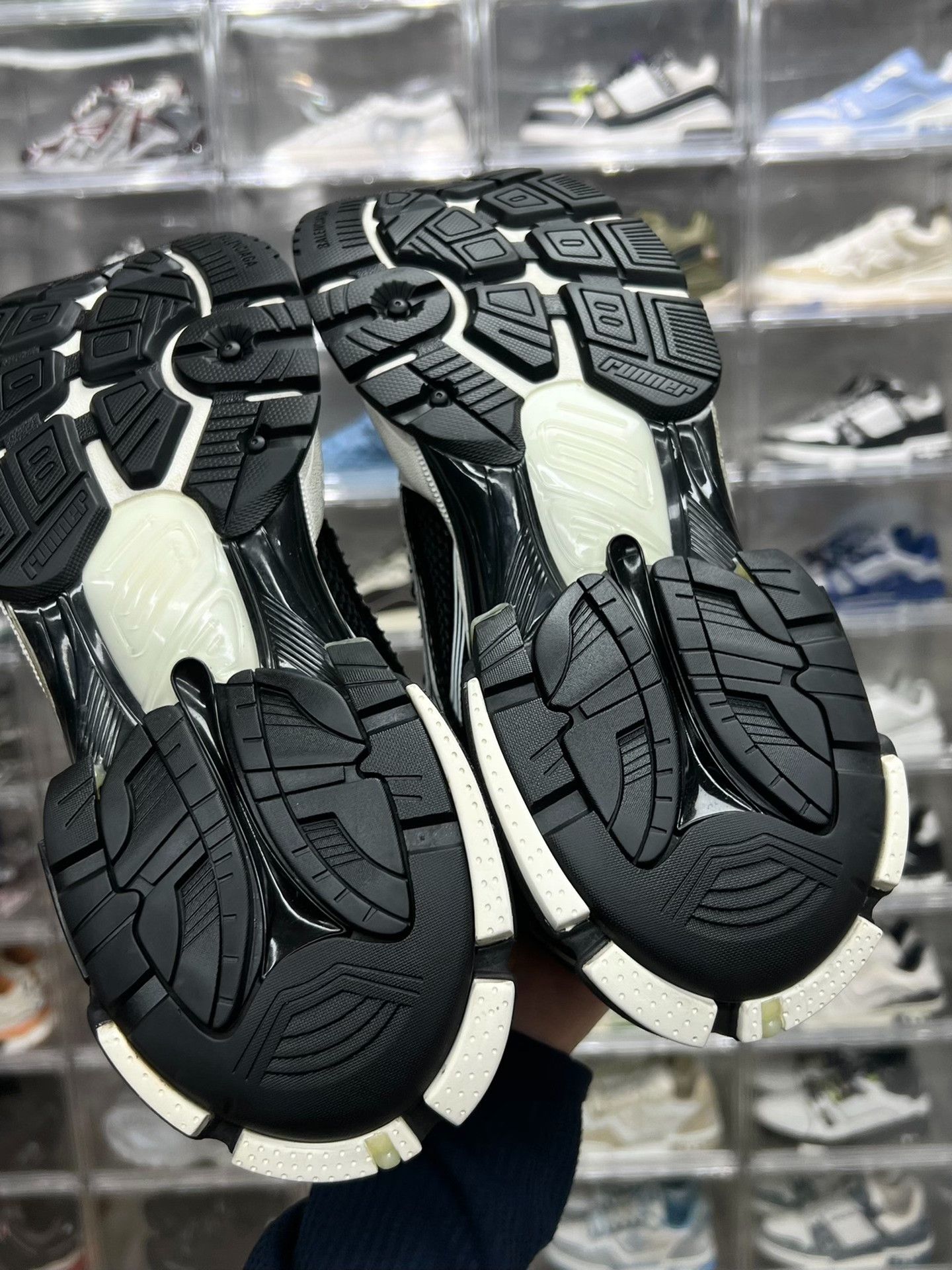 Balenciaga Balenciaga Running Black Lowtop Sneakers 10 Men Size US 10 / EU 43 - 8 Thumbnail