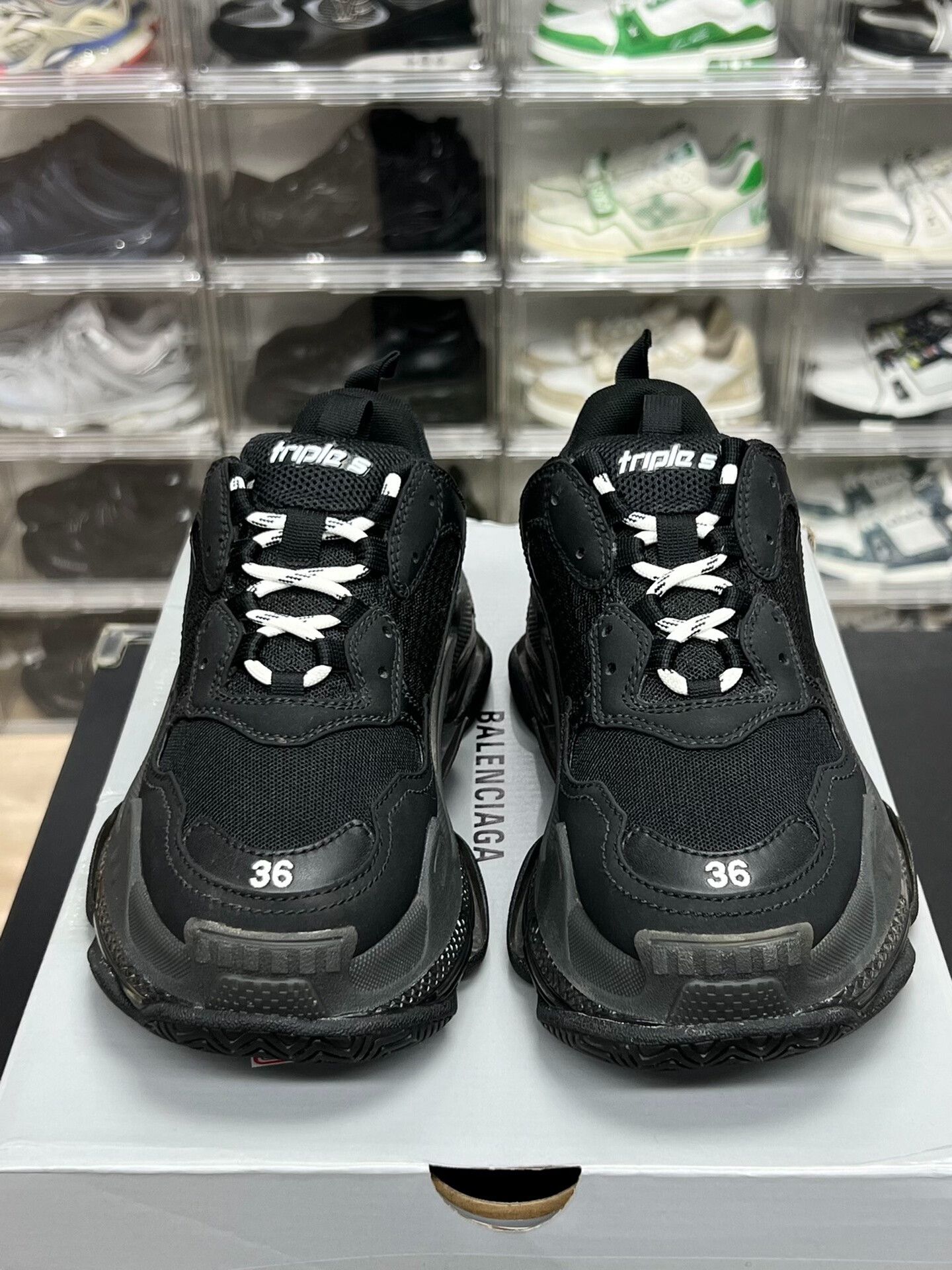 Balenciaga Balenciaga Black Lowtop Sneakers us_6 Women Size US 6 / IT 36 - 2 Thumbnail