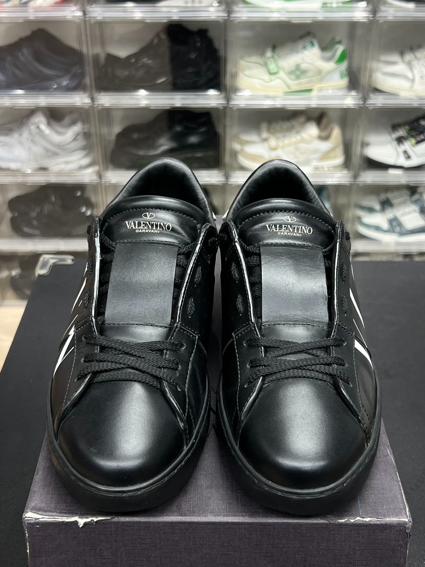 Valentino Valentino Black Lowtop Sneakers 8 Men Size US 8 / EU 41 - 2 Thumbnail