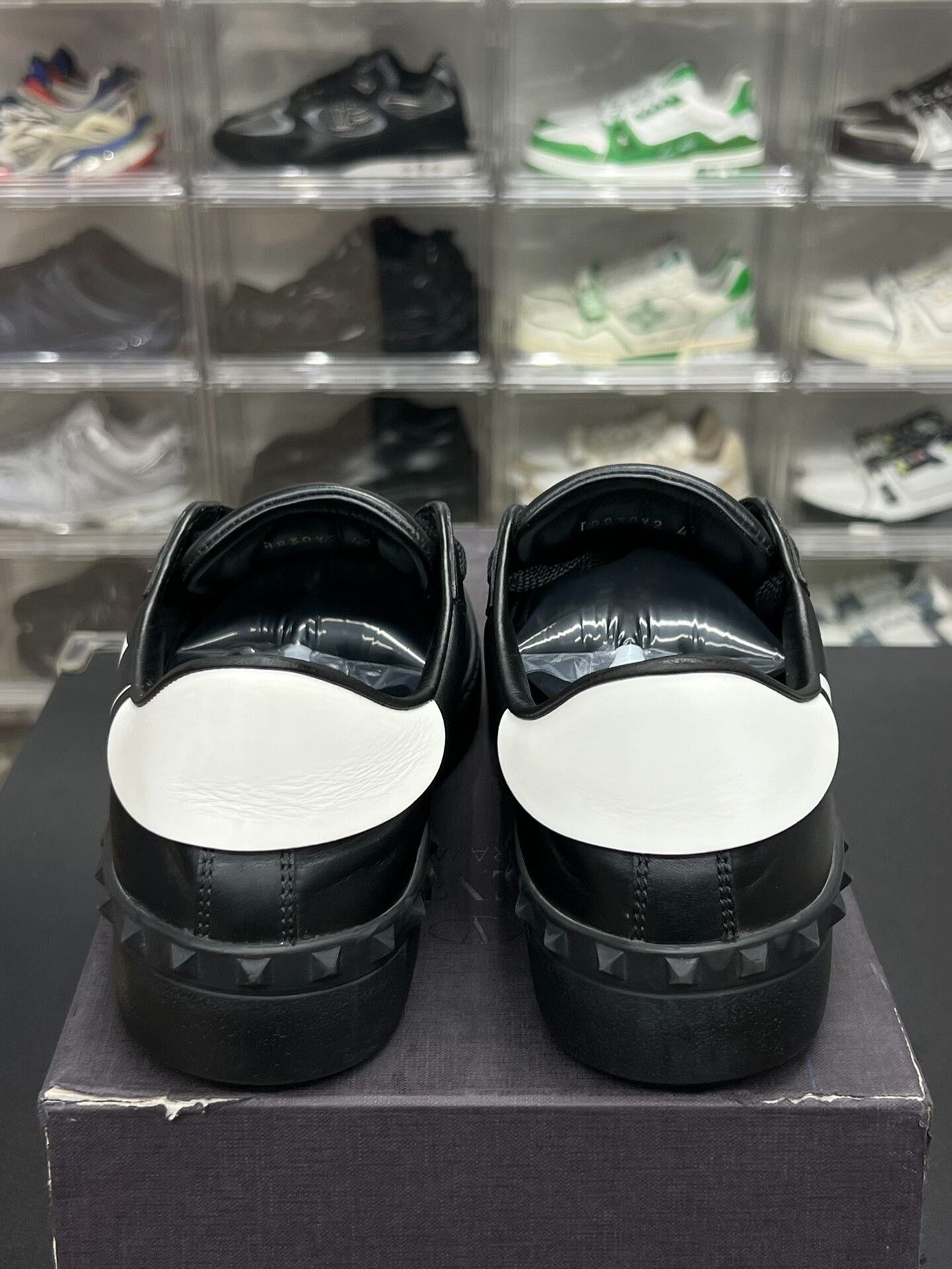 Valentino Valentino Black Lowtop Sneakers 8 Men Size US 8 / EU 41 - 7 Thumbnail