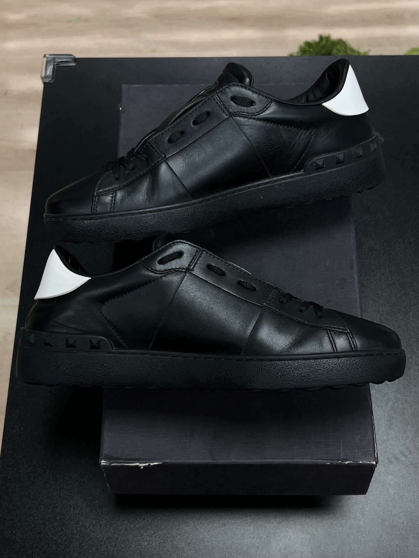 Valentino Valentino Black Lowtop Sneakers 8 Men Size US 8 / EU 41 - 6 Thumbnail