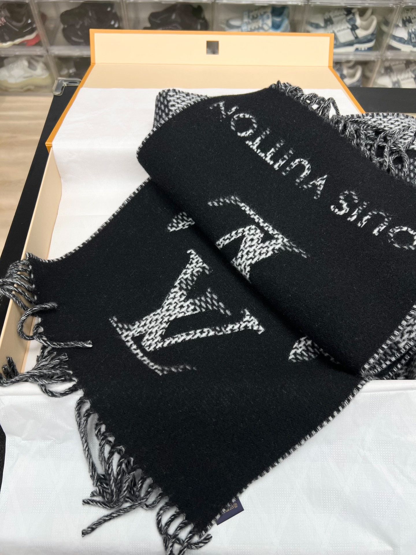 Louis Vuitton Louis Vuitton Black Scarf one size Men Size ONE SIZE - 3 Thumbnail