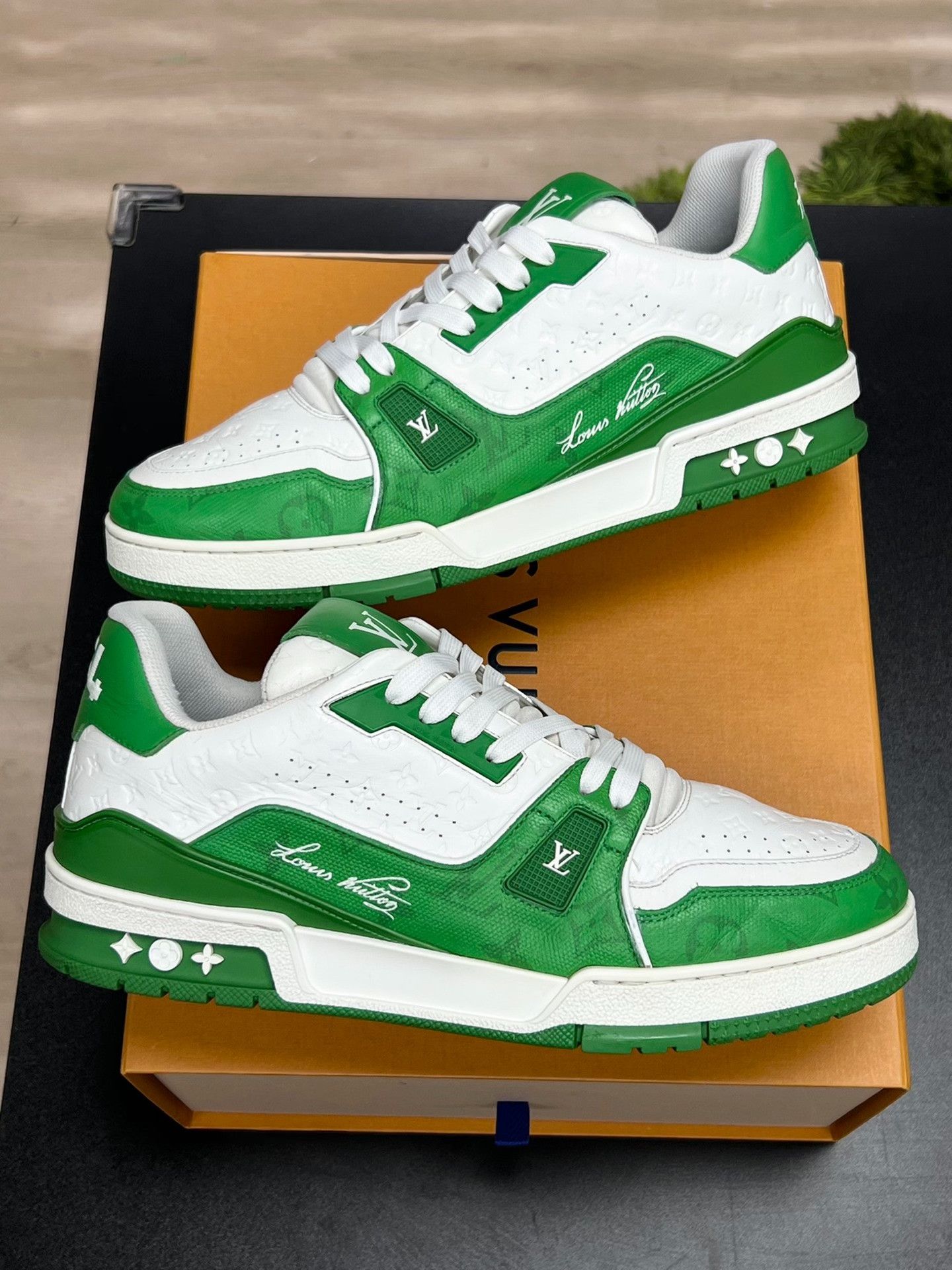 Louis Vuitton Louis Vuitton Training Green Lowtop Sneakers 9 Men Size US 9 / EU 42 - 5 Thumbnail