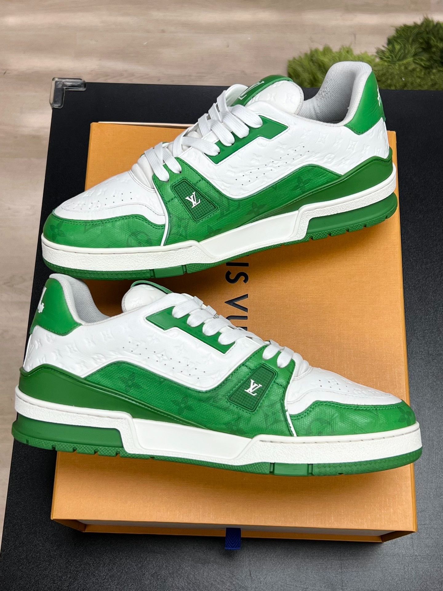 Louis Vuitton Louis Vuitton Training Green Lowtop Sneakers 9 Men Size US 9 / EU 42 - 6 Thumbnail