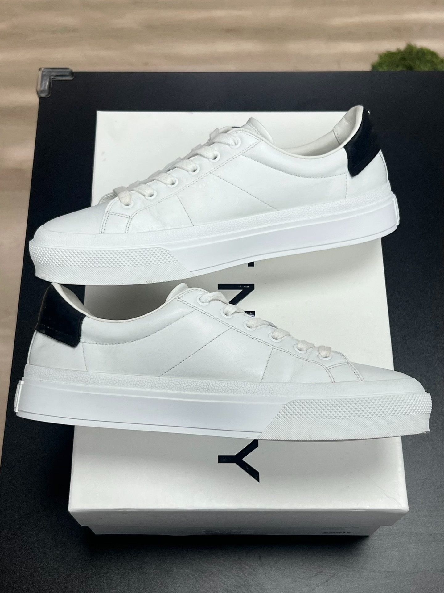Givenchy Givenchy Lowtop Sneakers 8 Men Size US 8 / EU 41 - 6 Thumbnail