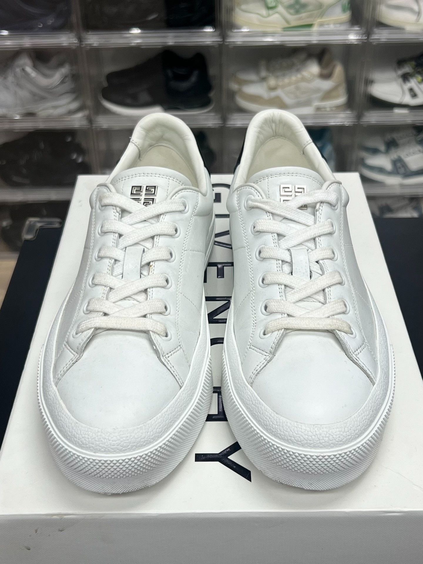 Givenchy Givenchy Lowtop Sneakers 8 Men Size US 8 / EU 41 - 2 Thumbnail