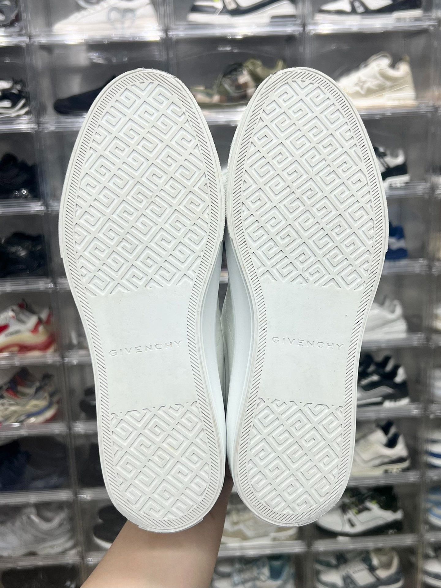 Givenchy Givenchy Lowtop Sneakers 8 Men Size US 8 / EU 41 - 8 Thumbnail