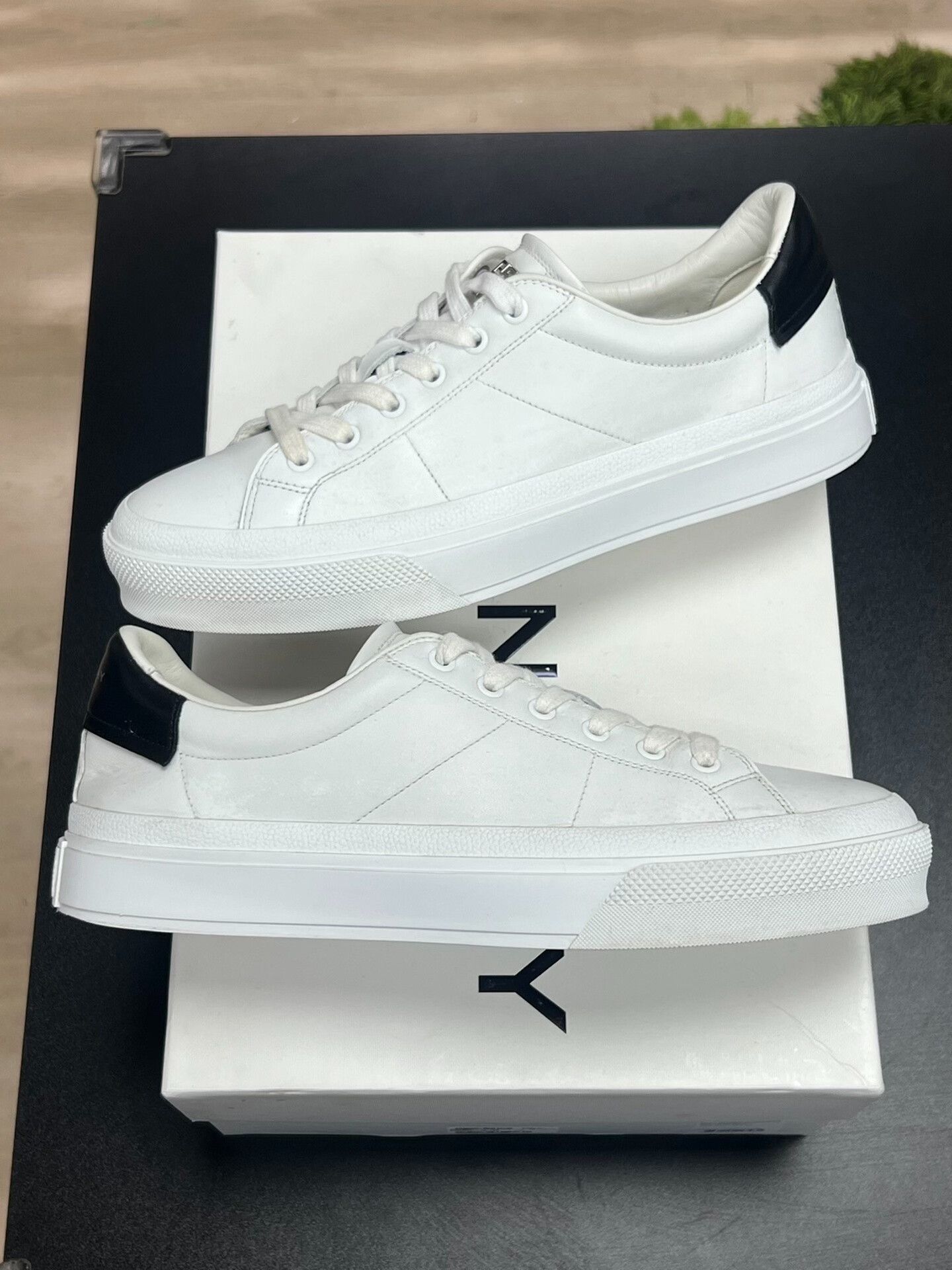 Givenchy Givenchy Lowtop Sneakers 8 Men Size US 8 / EU 41 - 5 Thumbnail