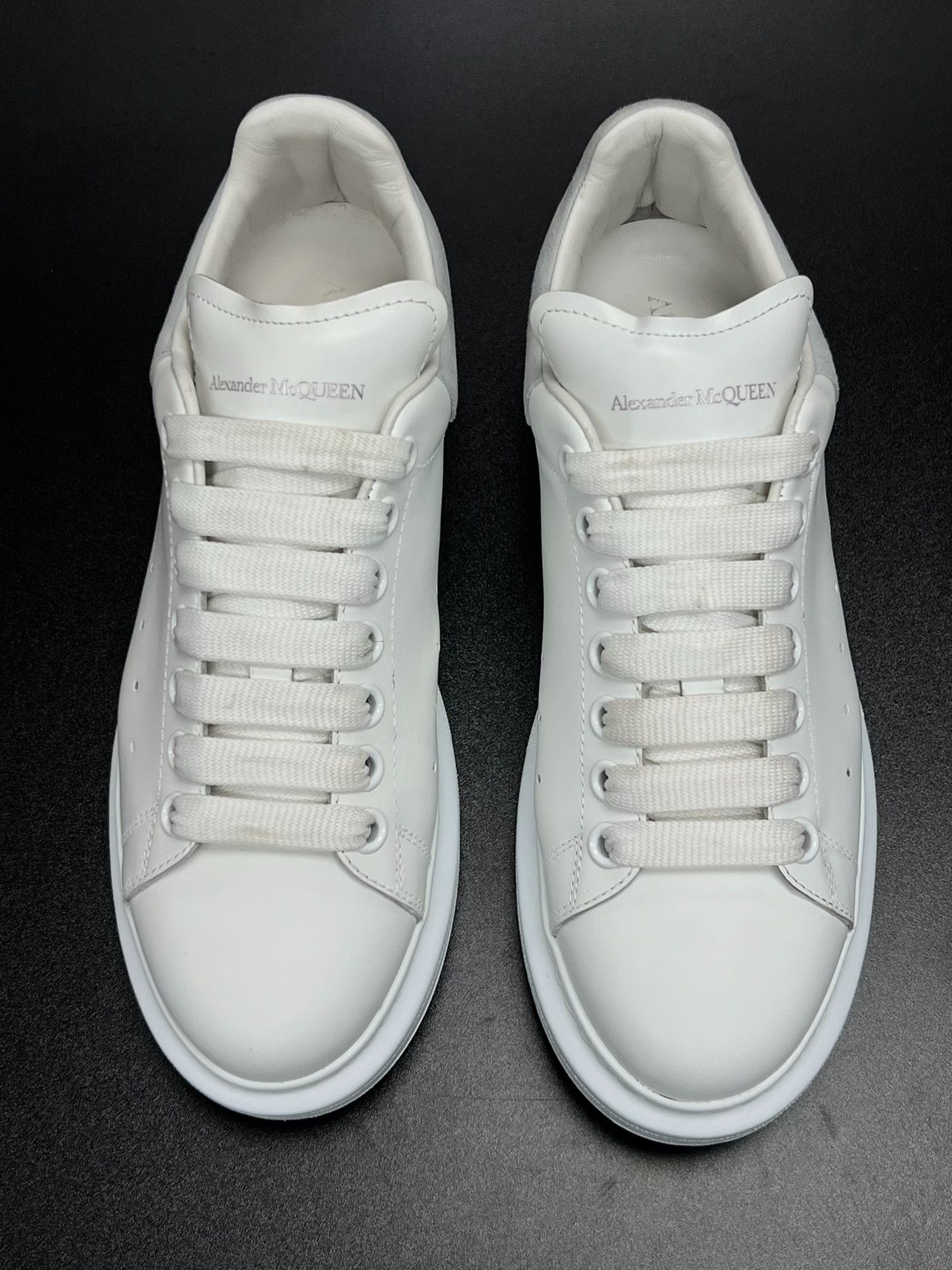 Alexander McQueen Alexander McQueen Suede White Lowtop Sneakers 6 Men Size US 6 / EU 39 - 3 Thumbnail