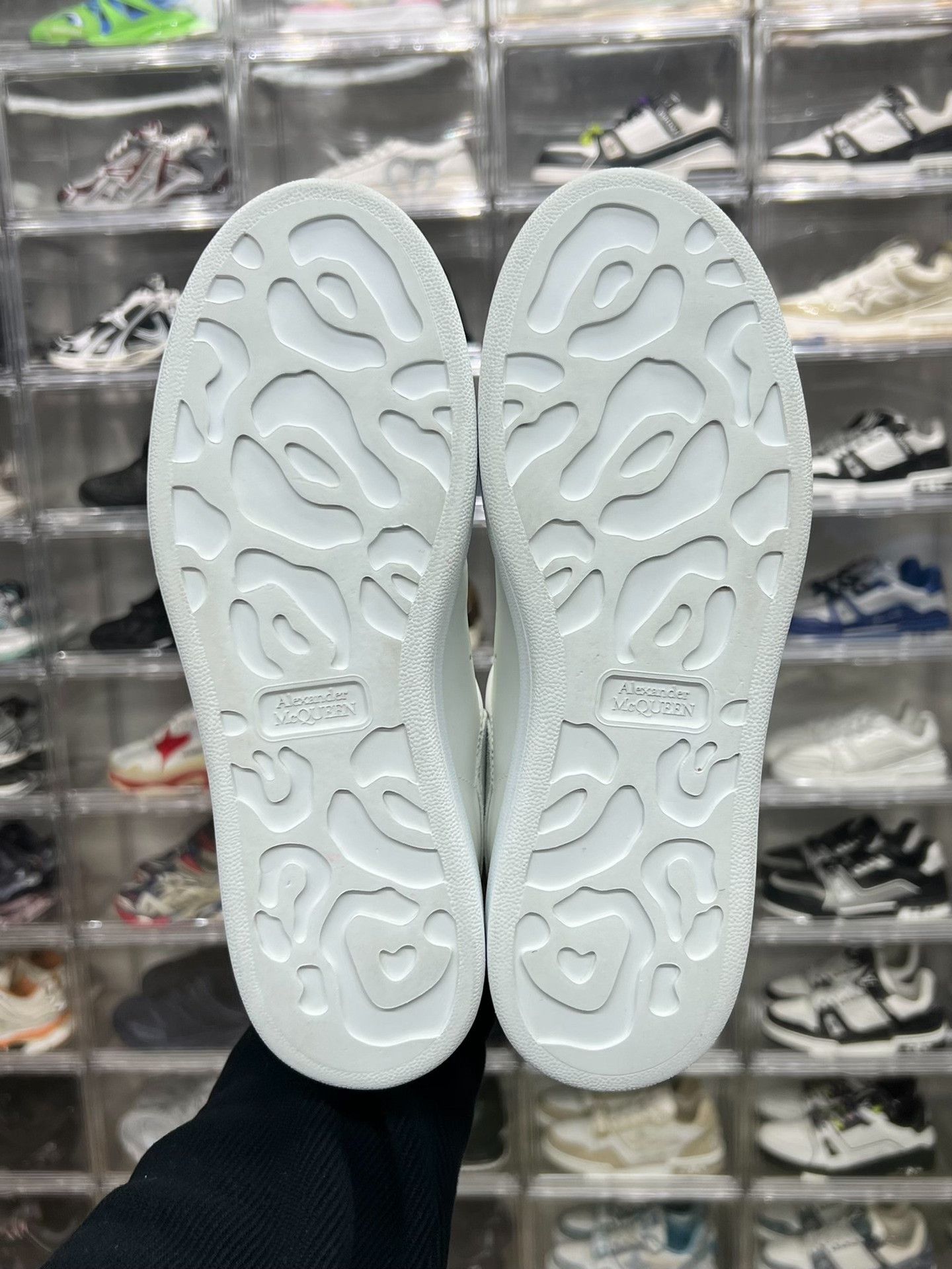 Alexander McQueen Alexander McQueen Suede White Lowtop Sneakers 6 Men Size US 6 / EU 39 - 8 Thumbnail