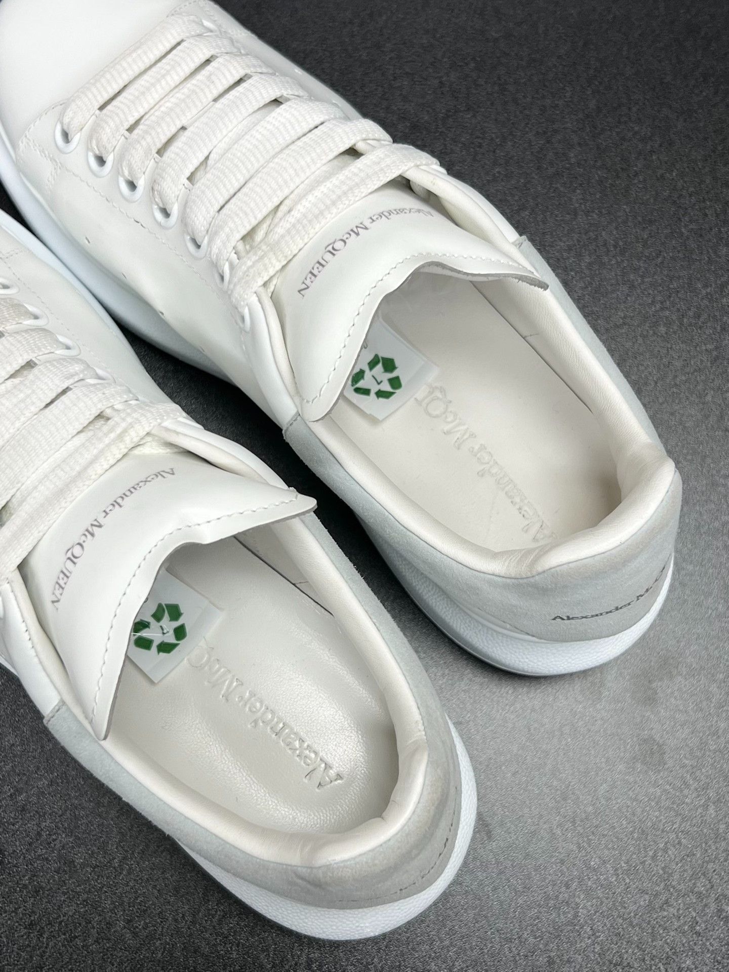 Alexander McQueen Alexander McQueen Suede White Lowtop Sneakers 6 Men Size US 6 / EU 39 - 4 Thumbnail