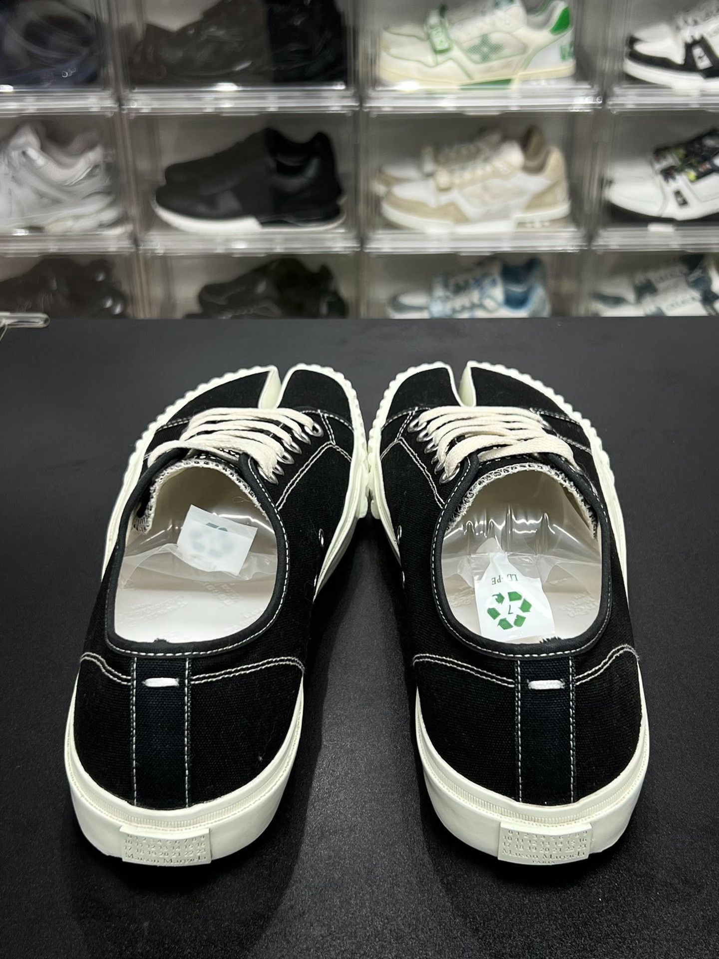 Maison Margiela Maison Margiela Black Lowtop Sneakers 9.5 Men Size US 9.5 / EU 42-43 - 7 Thumbnail