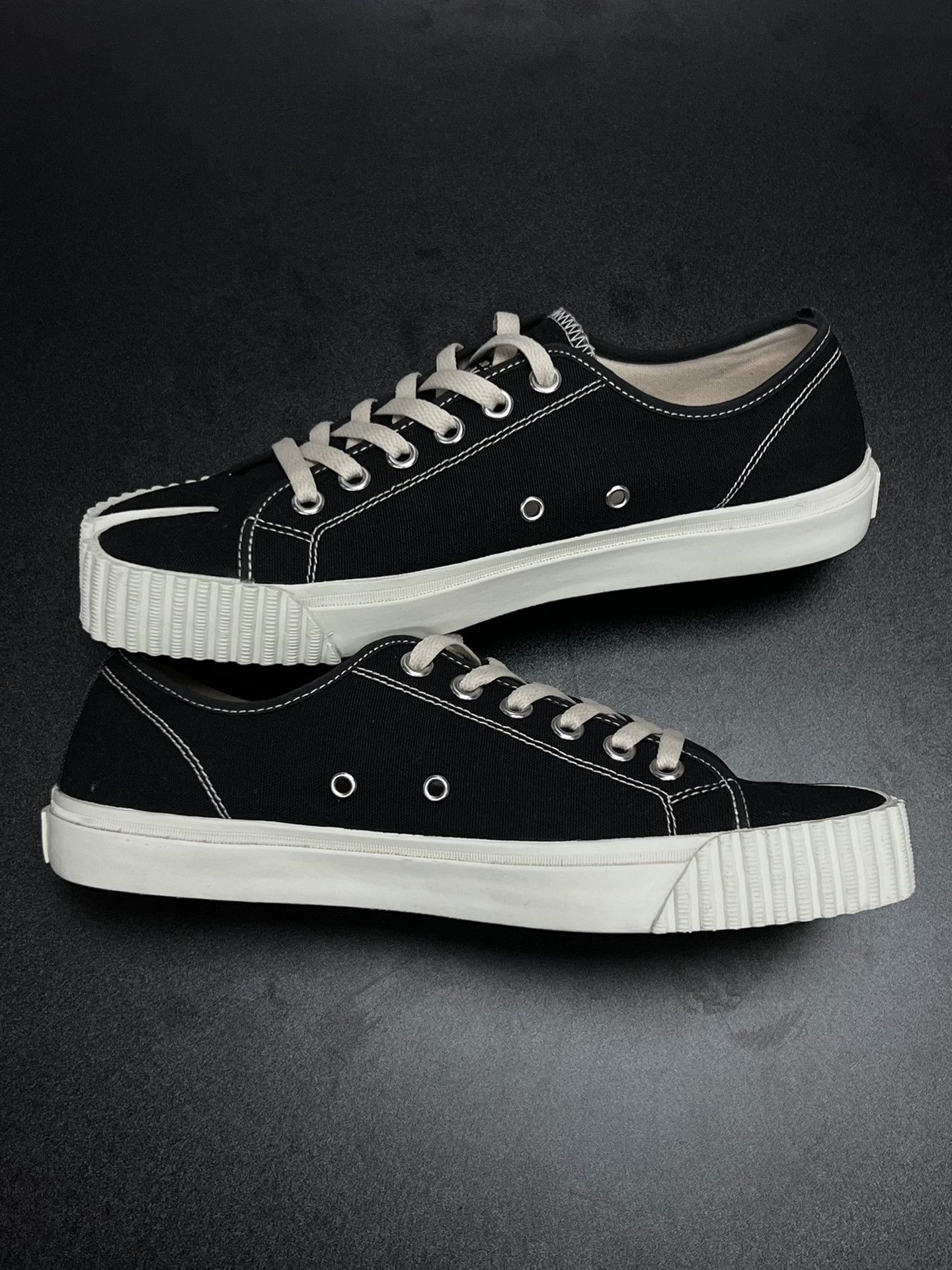 Maison Margiela Maison Margiela Black Lowtop Sneakers 9.5 Men Size US 9.5 / EU 42-43 - 6 Thumbnail