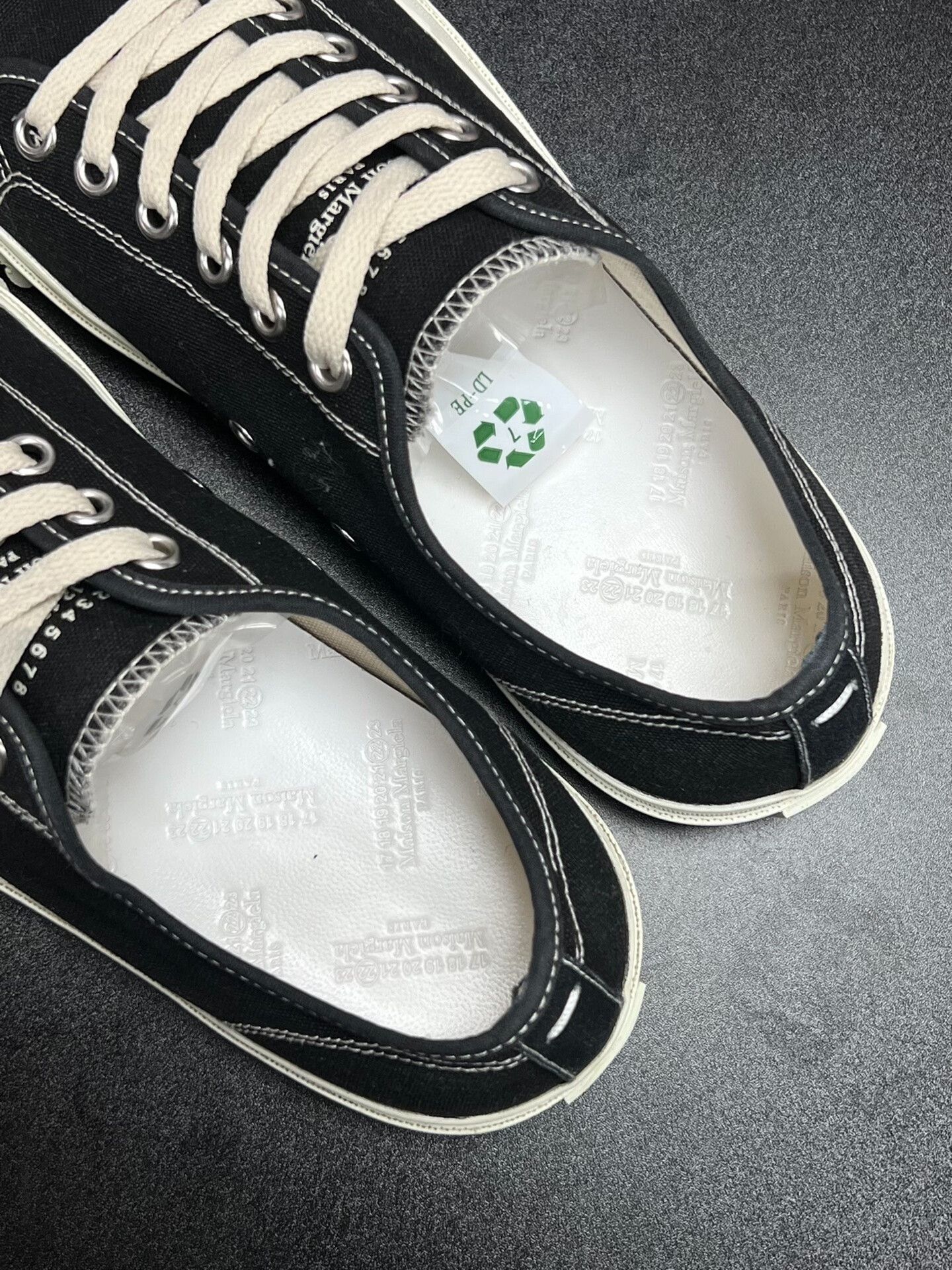 Maison Margiela Maison Margiela Black Lowtop Sneakers 9.5 Men Size US 9.5 / EU 42-43 - 4 Thumbnail