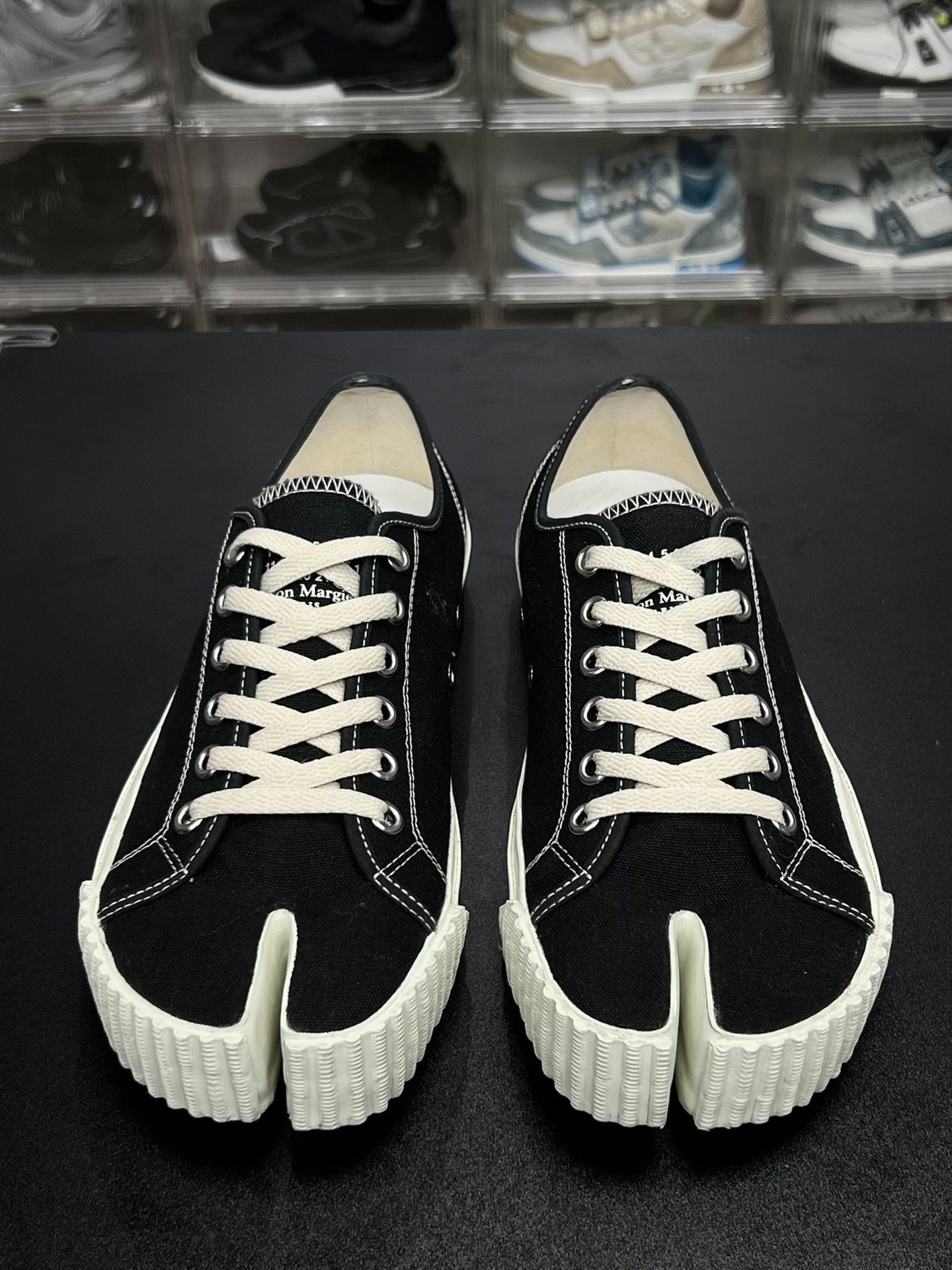 Maison Margiela Maison Margiela Black Lowtop Sneakers 9.5 Men Size US 9.5 / EU 42-43 - 2 Thumbnail