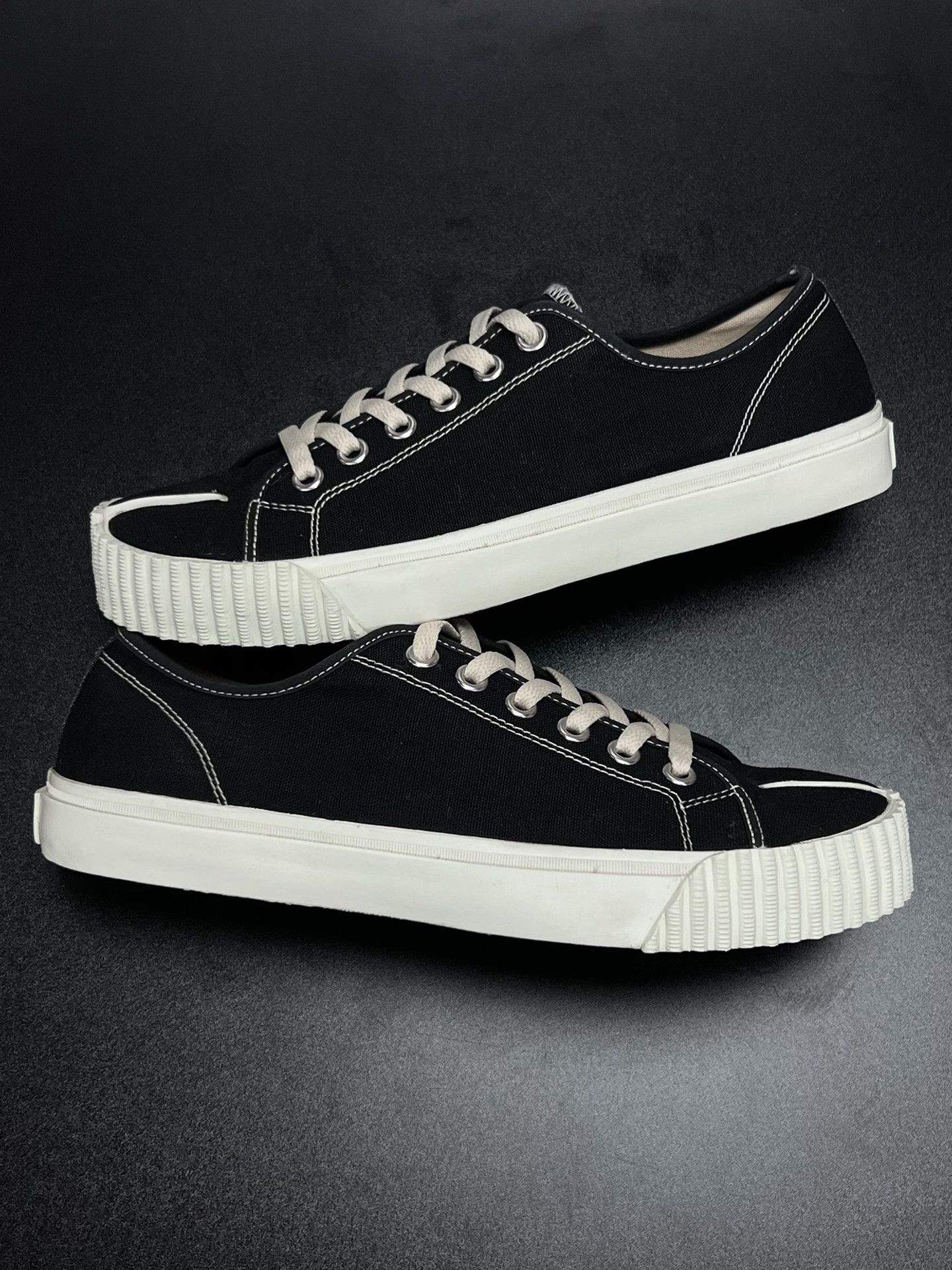Maison Margiela Maison Margiela Black Lowtop Sneakers 9.5 Men Size US 9.5 / EU 42-43 - 5 Thumbnail