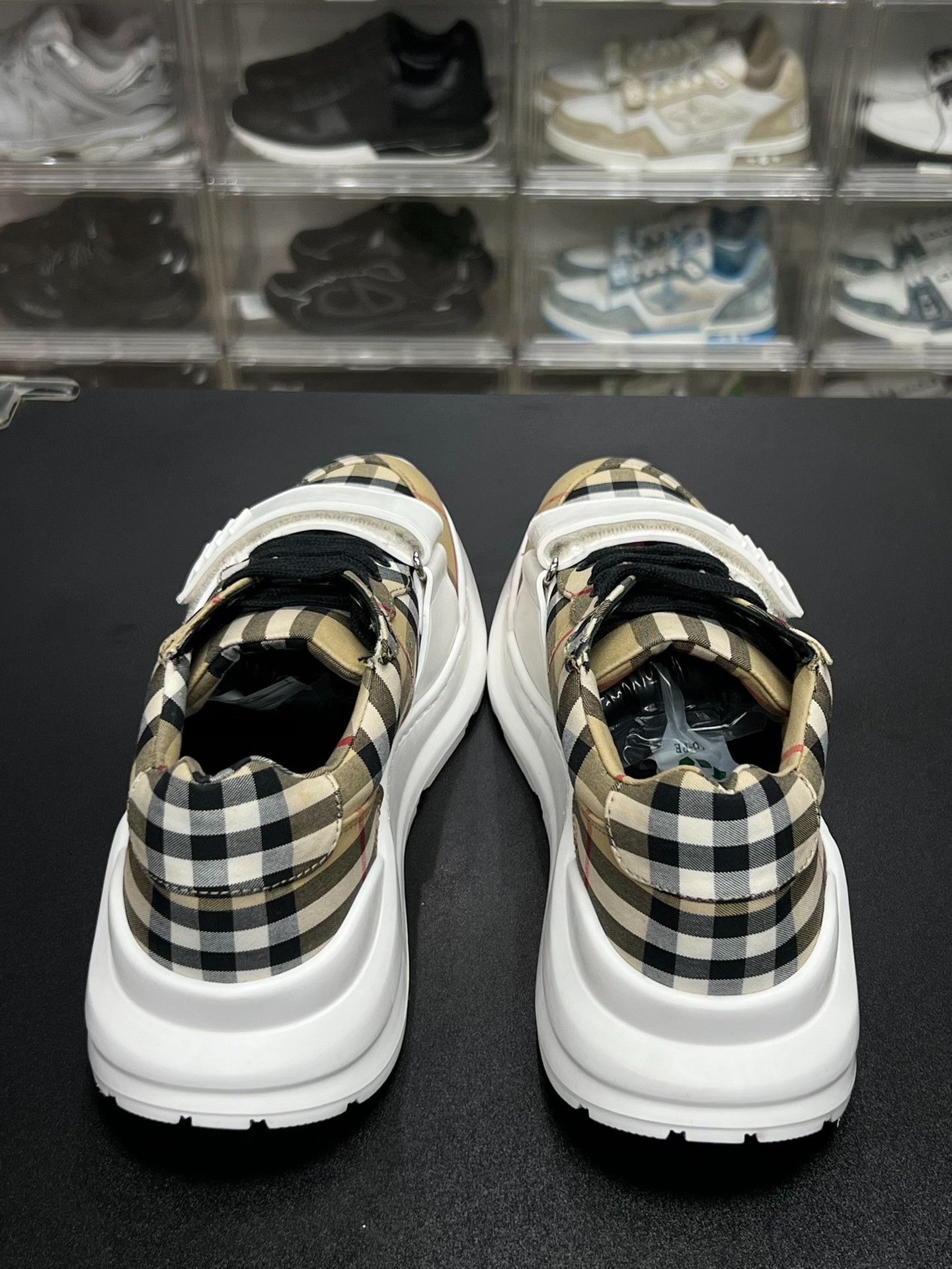 Burberry Burberry Casual Plaid Beige Lowtop Sneakers us_8 Women Size US 8 / IT 38 - 7 Thumbnail