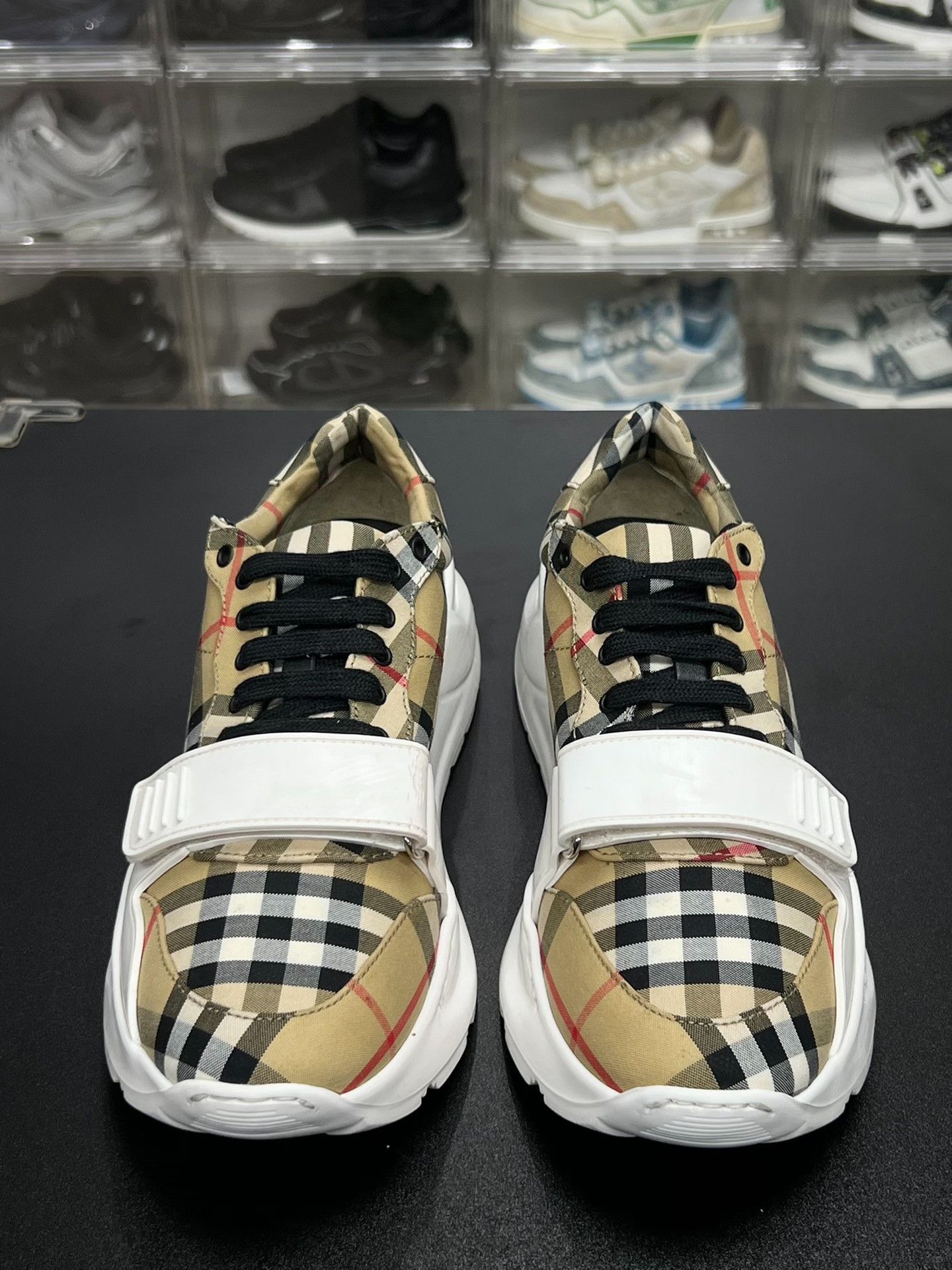 Burberry Burberry Casual Plaid Beige Lowtop Sneakers us_8 Women Size US 8 / IT 38 - 2 Thumbnail