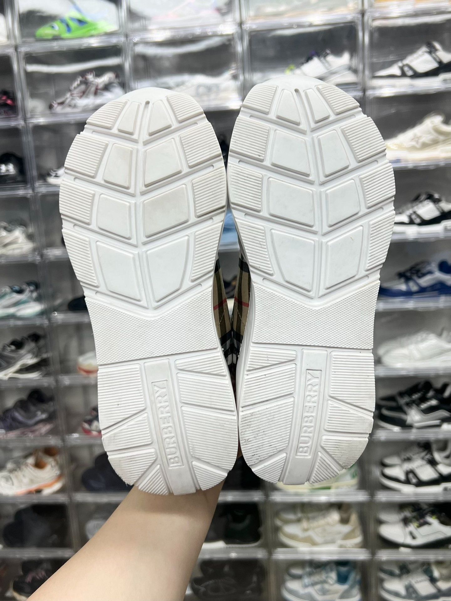 Burberry Burberry Casual Plaid Beige Lowtop Sneakers us_8 Women Size US 8 / IT 38 - 8 Thumbnail