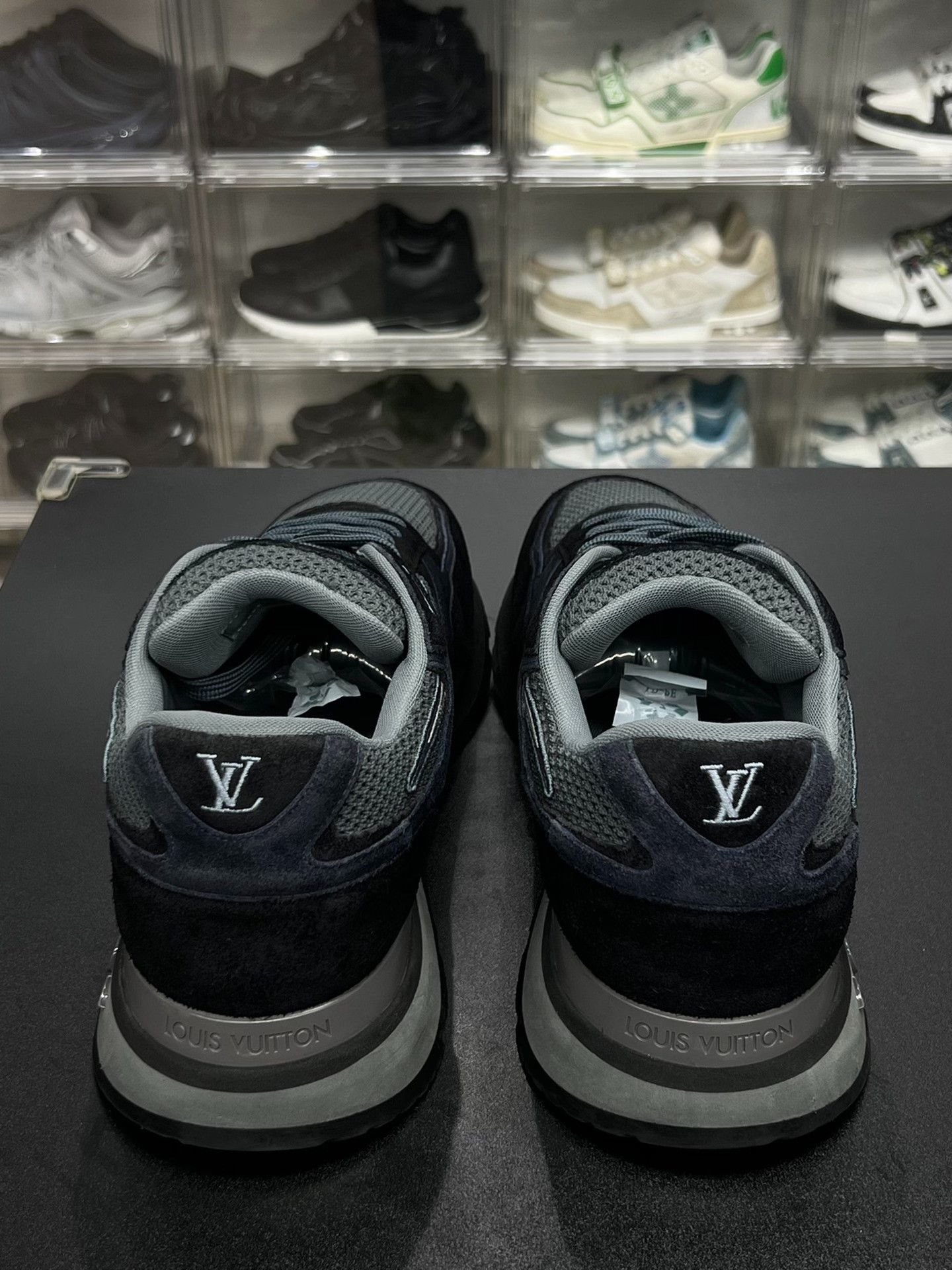 Louis Vuitton Louis Vuitton Suede Blue Lowtop Sneakers 11 Men Size US 11 / EU 44 - 7 Thumbnail