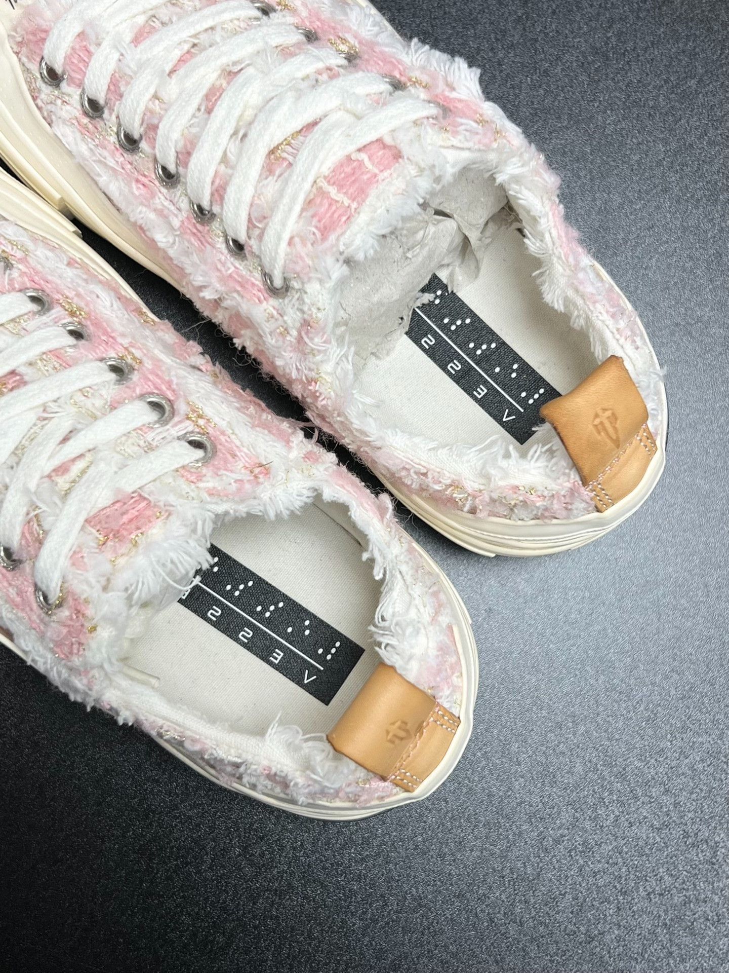 Yohji Yamamoto Yohji Yamamoto Pink Lowtop Sneakers us_6 Women Size US 6 / IT 36 - 4 Thumbnail