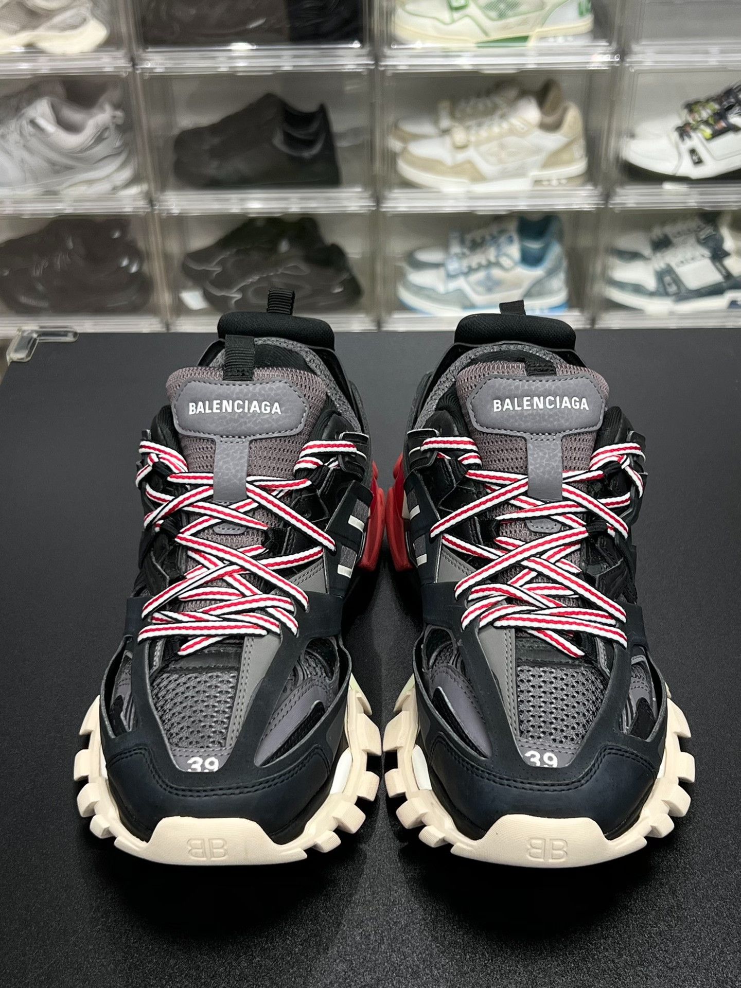 Balenciaga Balenciaga Black Lowtop Sneakers 6 Men Size US 6 / EU 39 - 2 Thumbnail