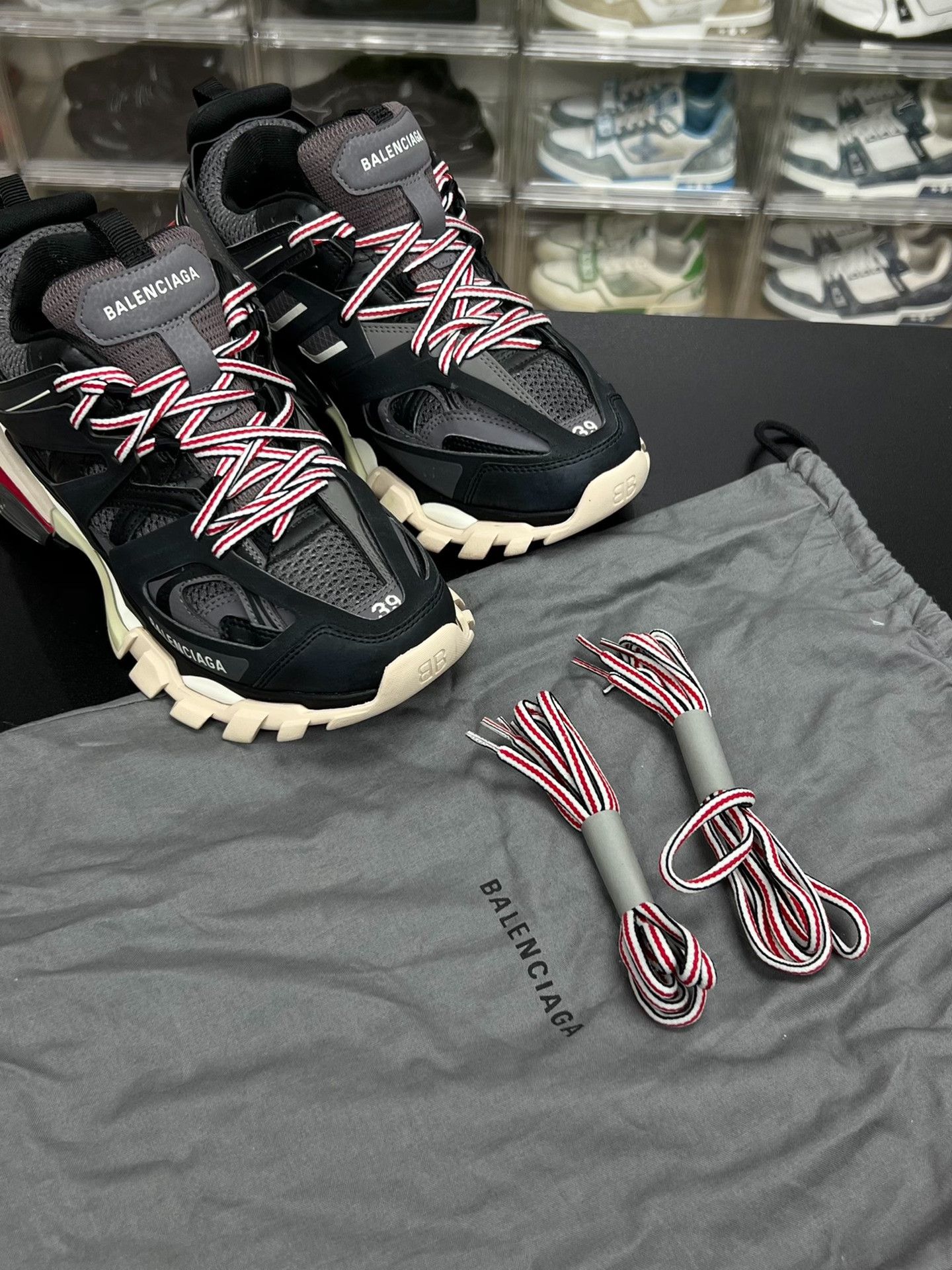 Balenciaga Balenciaga Black Lowtop Sneakers 6 Men Size US 6 / EU 39 - 9 Thumbnail