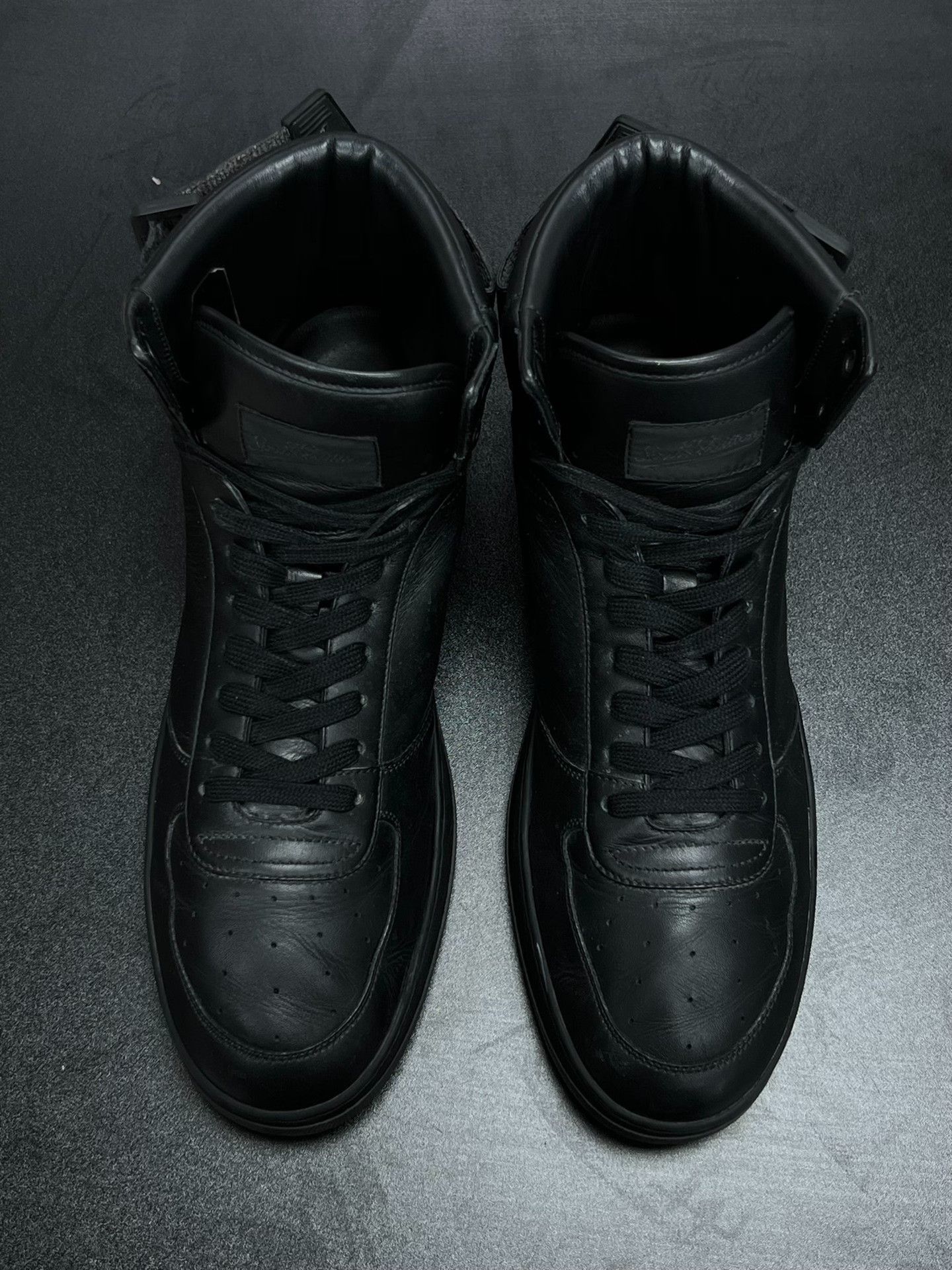 Louis Vuitton Louis Vuitton Black Lowtop Sneakers 9 Men Size US 9 / EU 42 - 3 Thumbnail