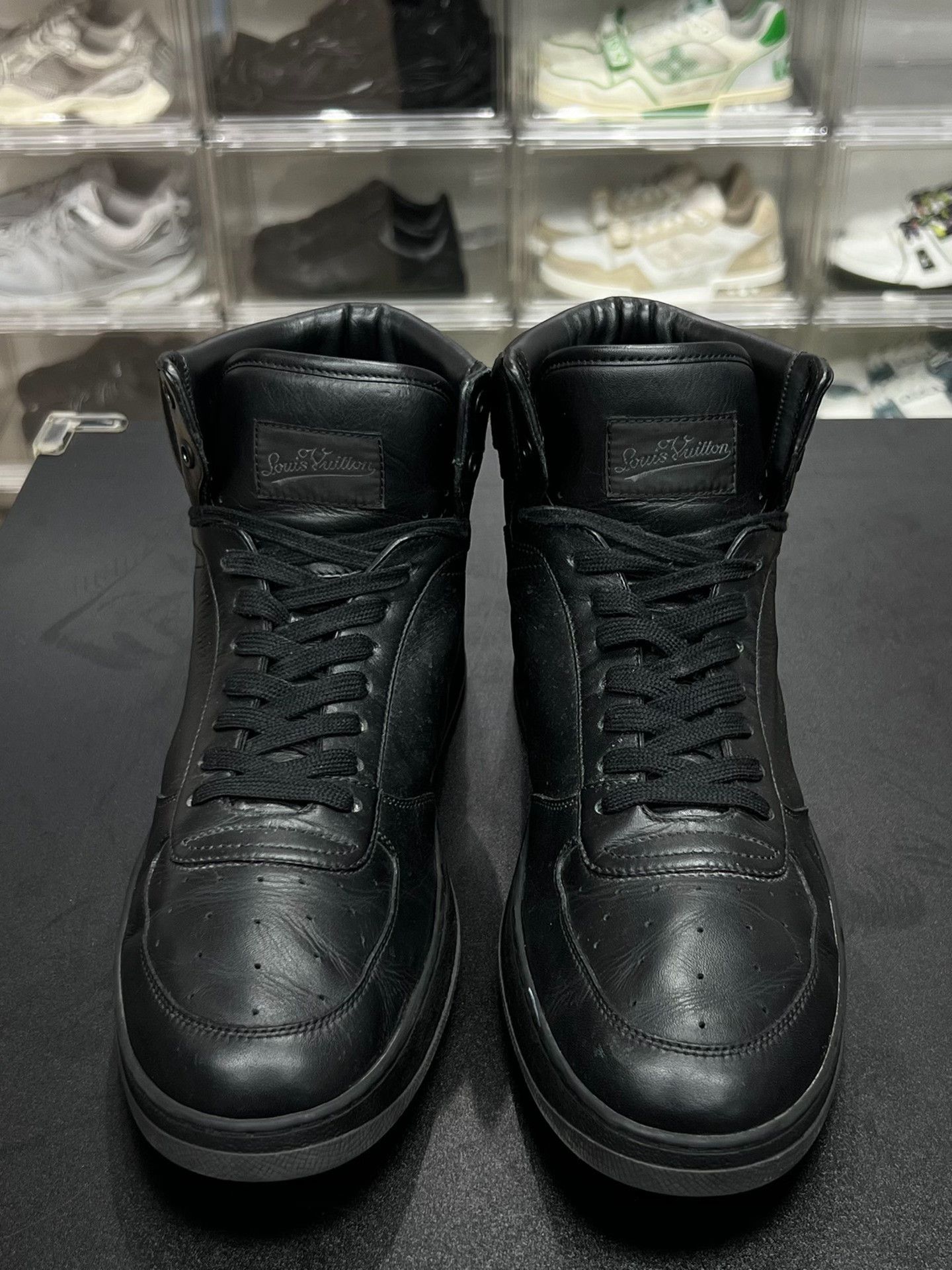 Louis Vuitton Louis Vuitton Black Lowtop Sneakers 9 Men Size US 9 / EU 42 - 2 Thumbnail
